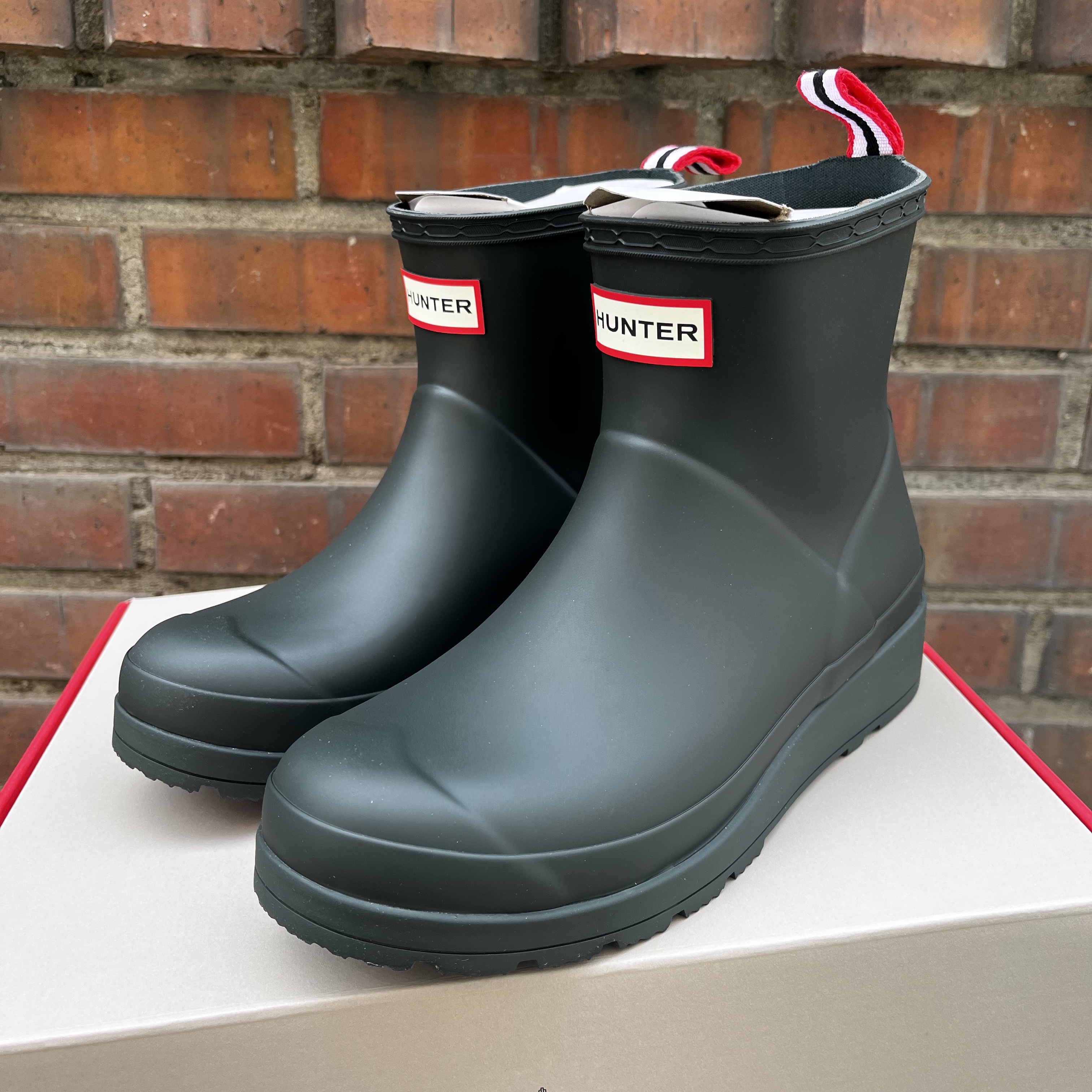 (W) Hunter Play Short Wellington Boots Arctic Moss, (W) Hunter Play Short Rain Boots Black 착용 스타일 - 1