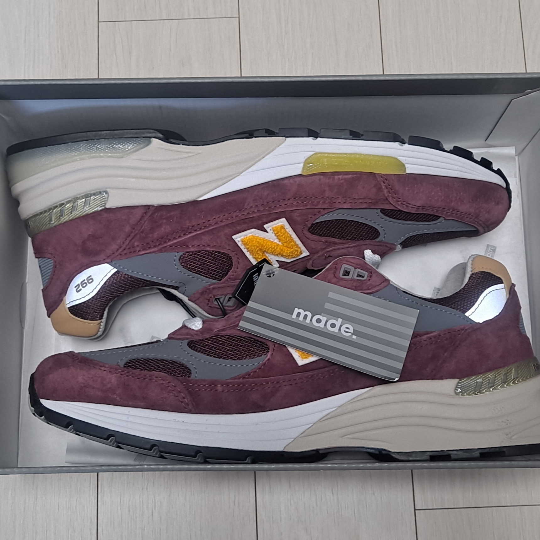 New Balance 990v1 Made in USA Grey White, New Balance 990v5 Made in USA Navy - D Standard 착용 스타일 - 1