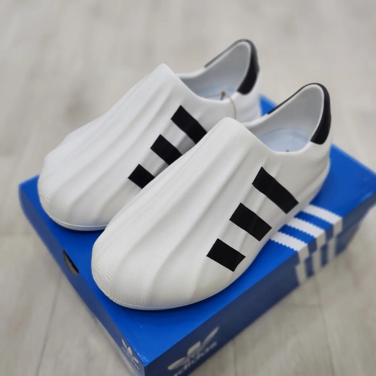 Adidas Adifom Superstar Core White 착용 스타일 - 2