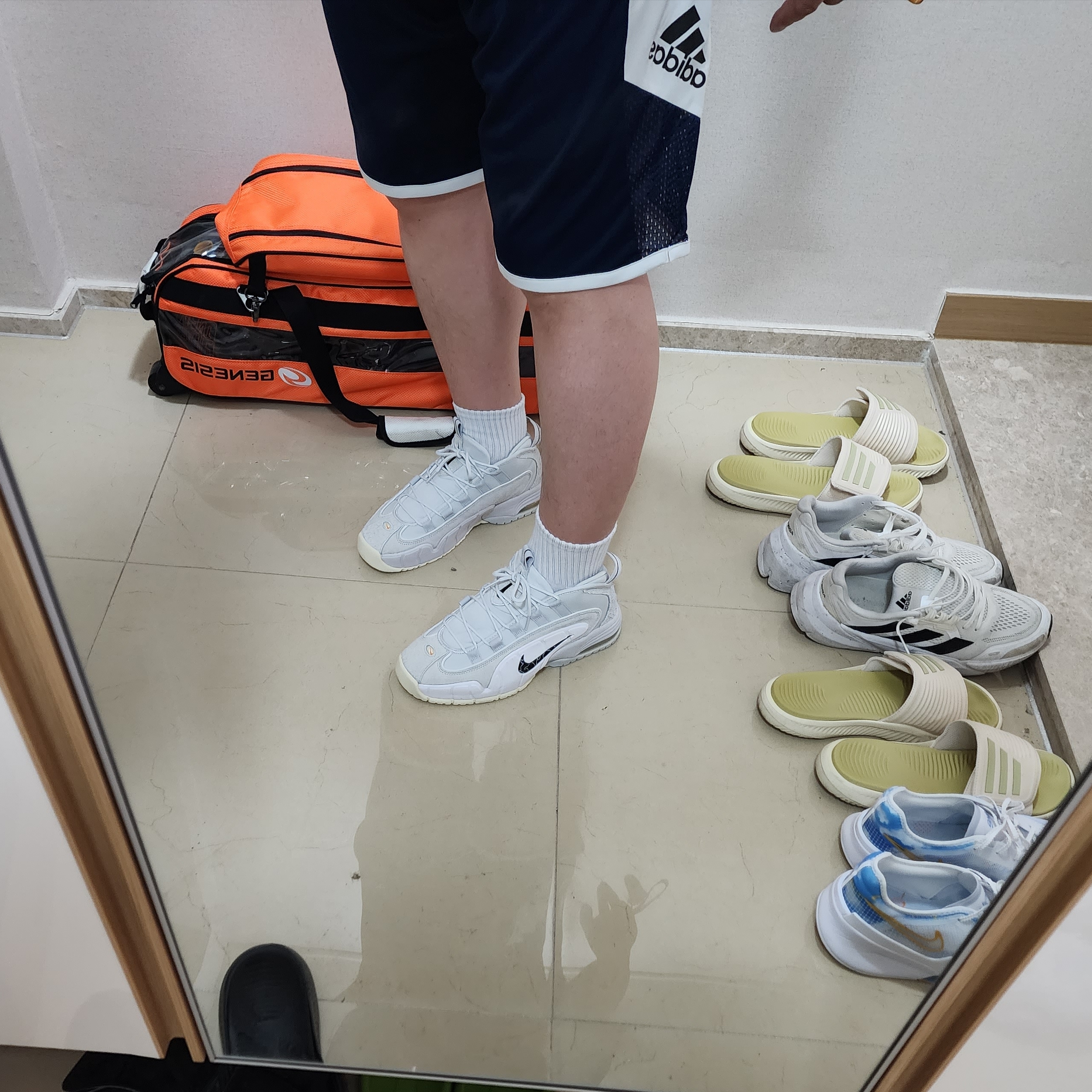 Nike Air Max Penny Photon Dust and Summit White 착용 스타일 - 1