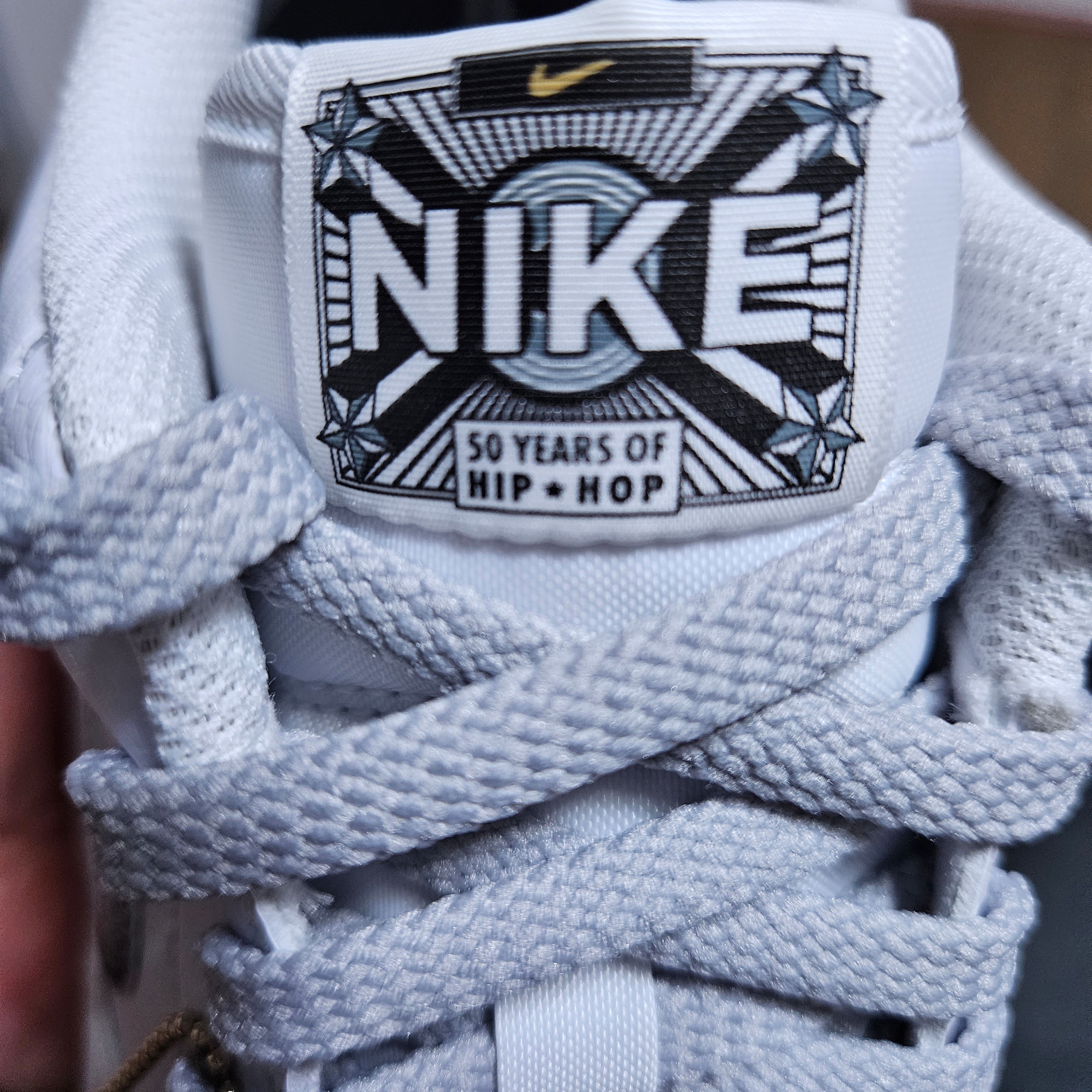 Nike Air Force 1 '07 LX White Smoke Grey 착용 스타일 - 2