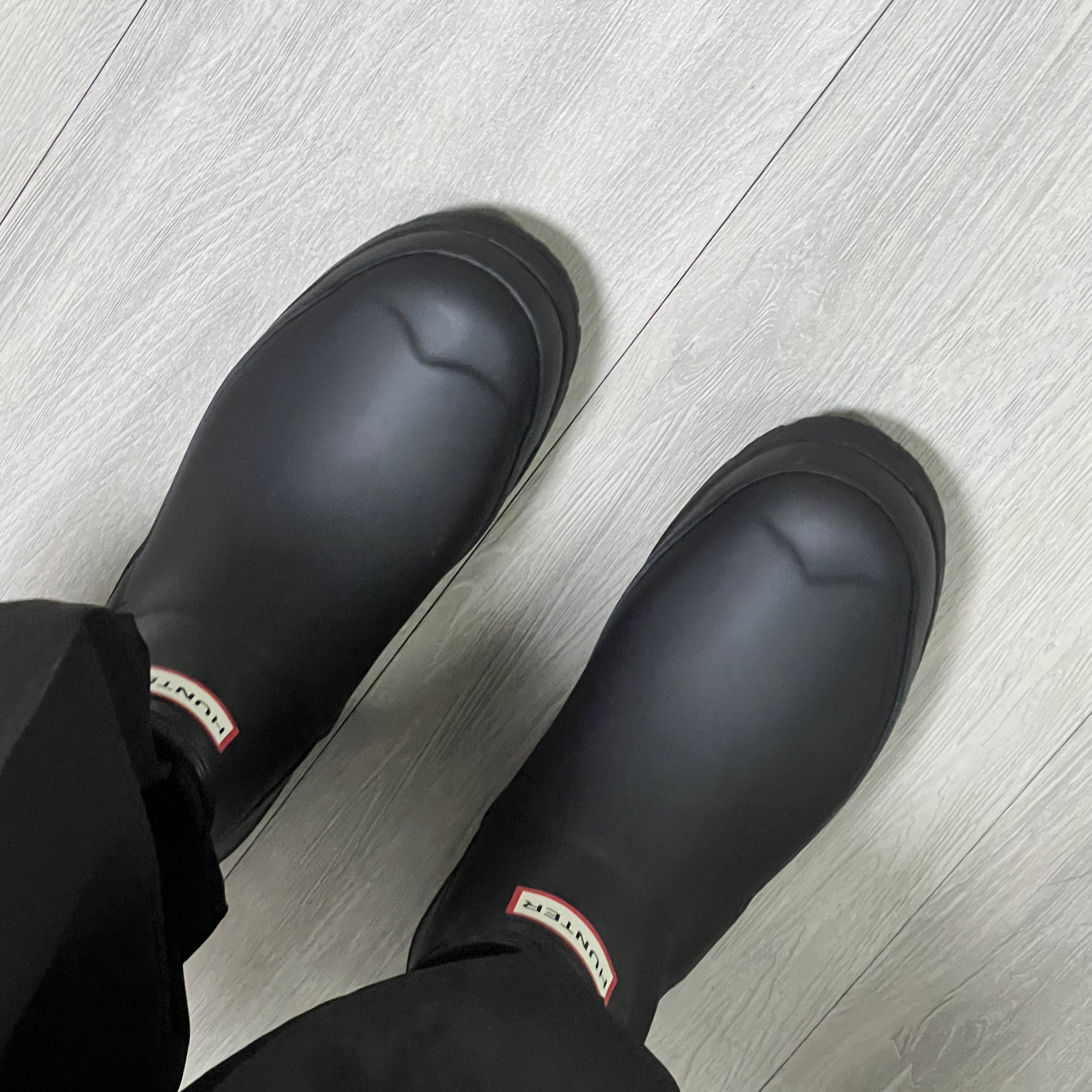 (W) Hunter Play Short Rain Boots Black 착용 스타일 - 1