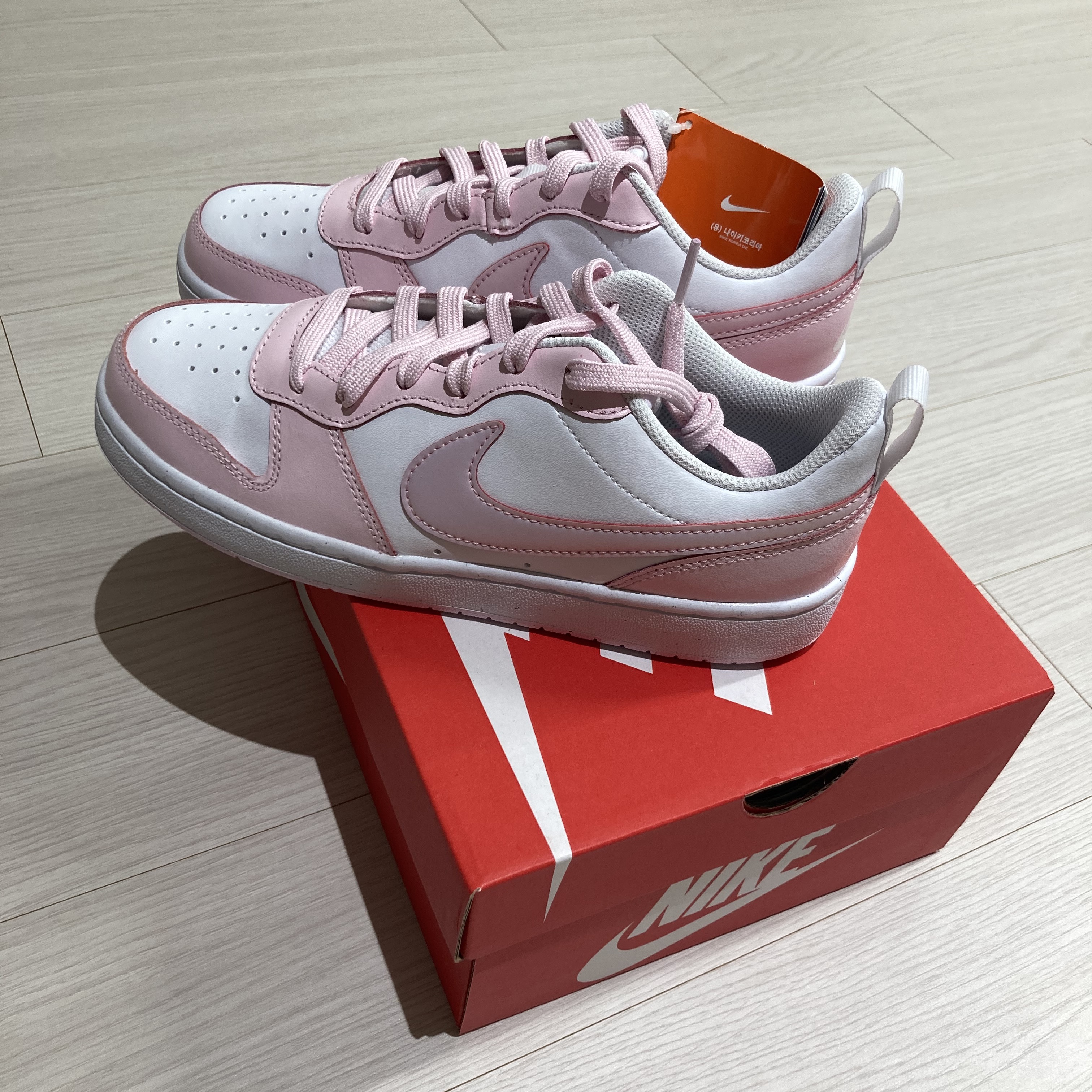 (GS) Nike Court Borough 2 SE White Pink Foam 착용 스타일