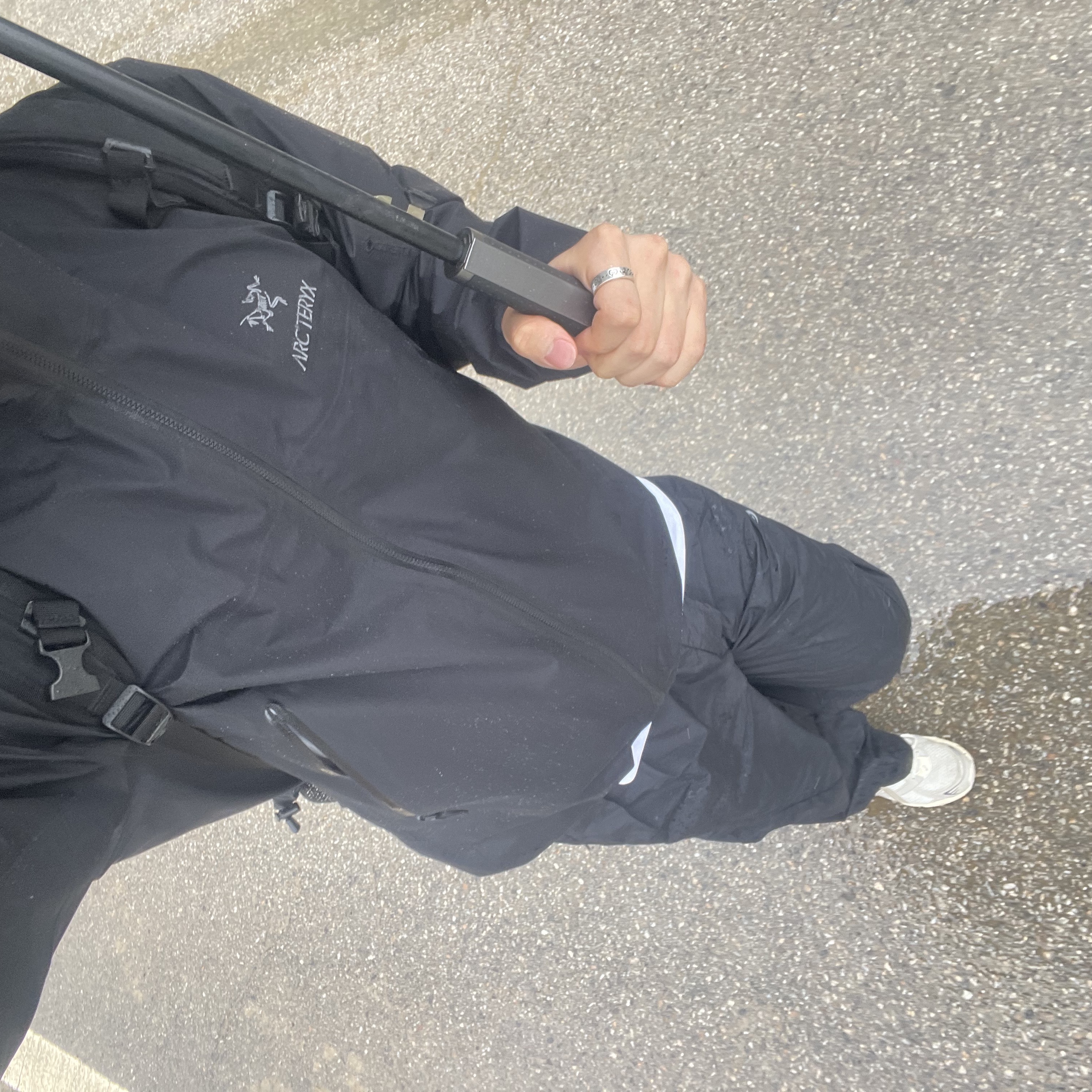 Arc'teryx Beta Jacket Black, Sansan Gear Side Snap Pants Black 착용 스타일