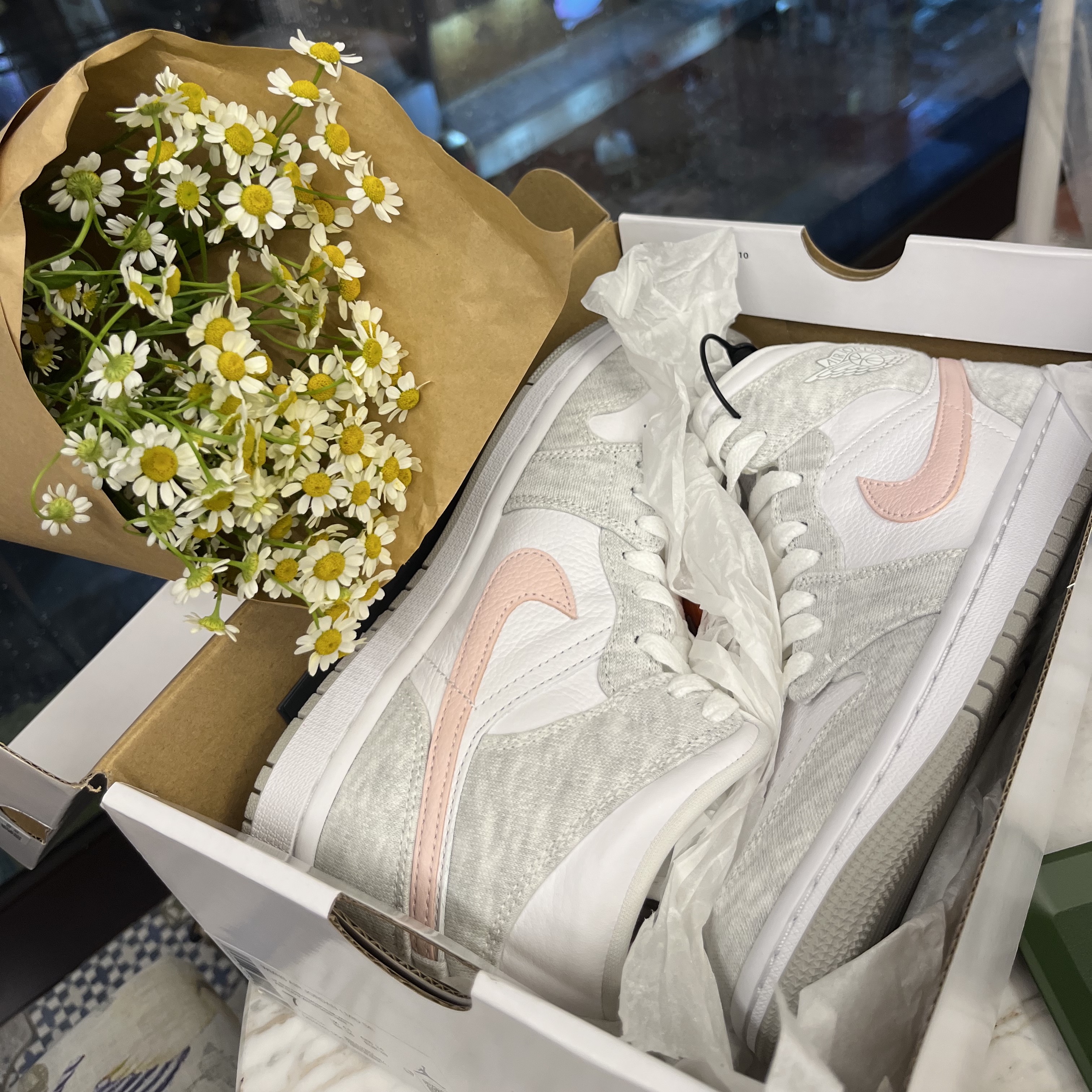 (W) Jordan 1 Mid SE Light Iron Ore 착용 스타일