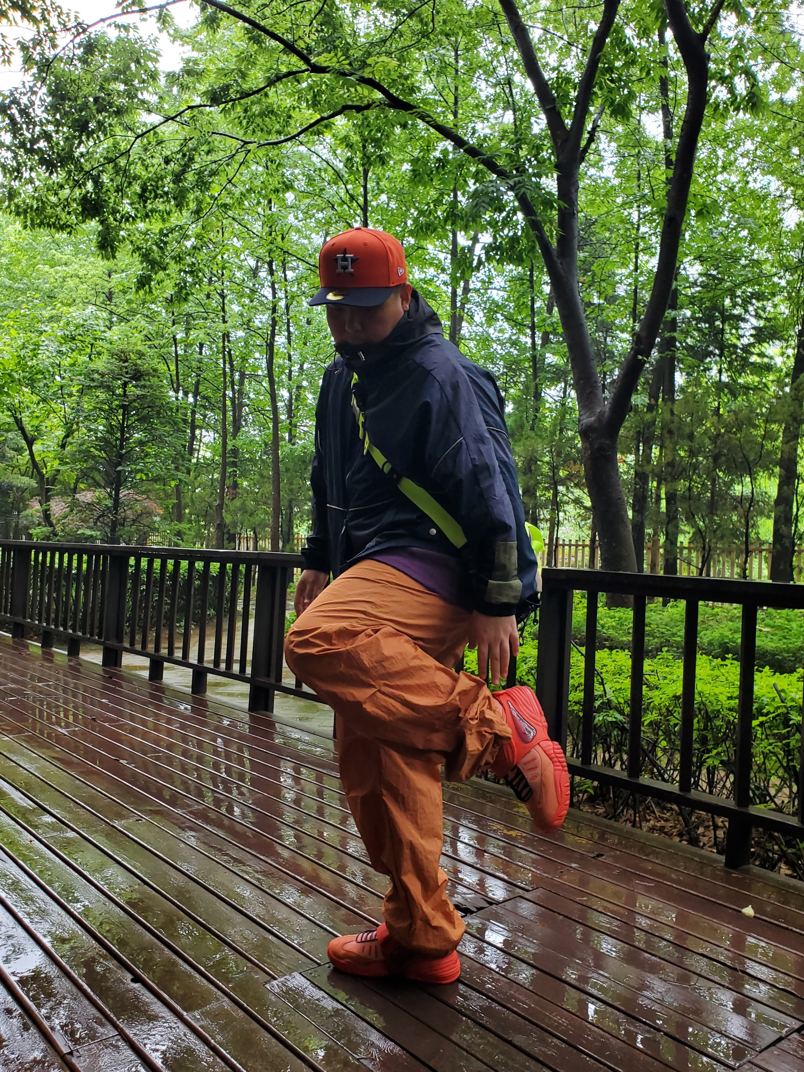 Nike x Ambush Air Adjust Force SP Light Madder Root and Burgundy Crush 착용 스타일 - 3
