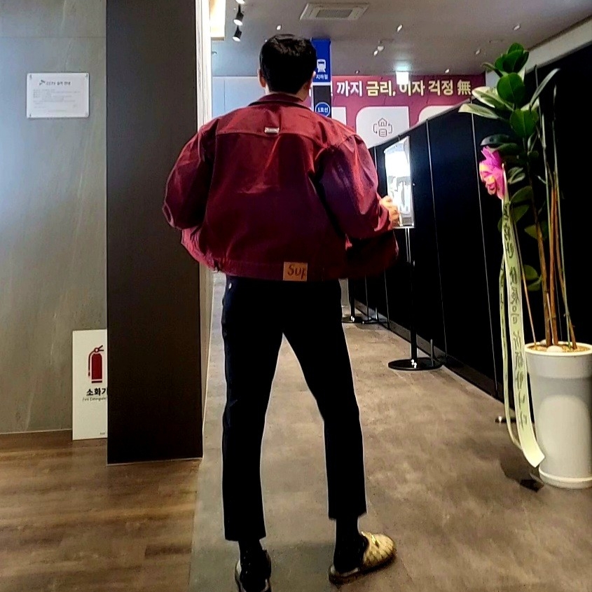 Supreme Flocked Denim Trucker Jacket Red - 23SS 착용 스타일 - 1