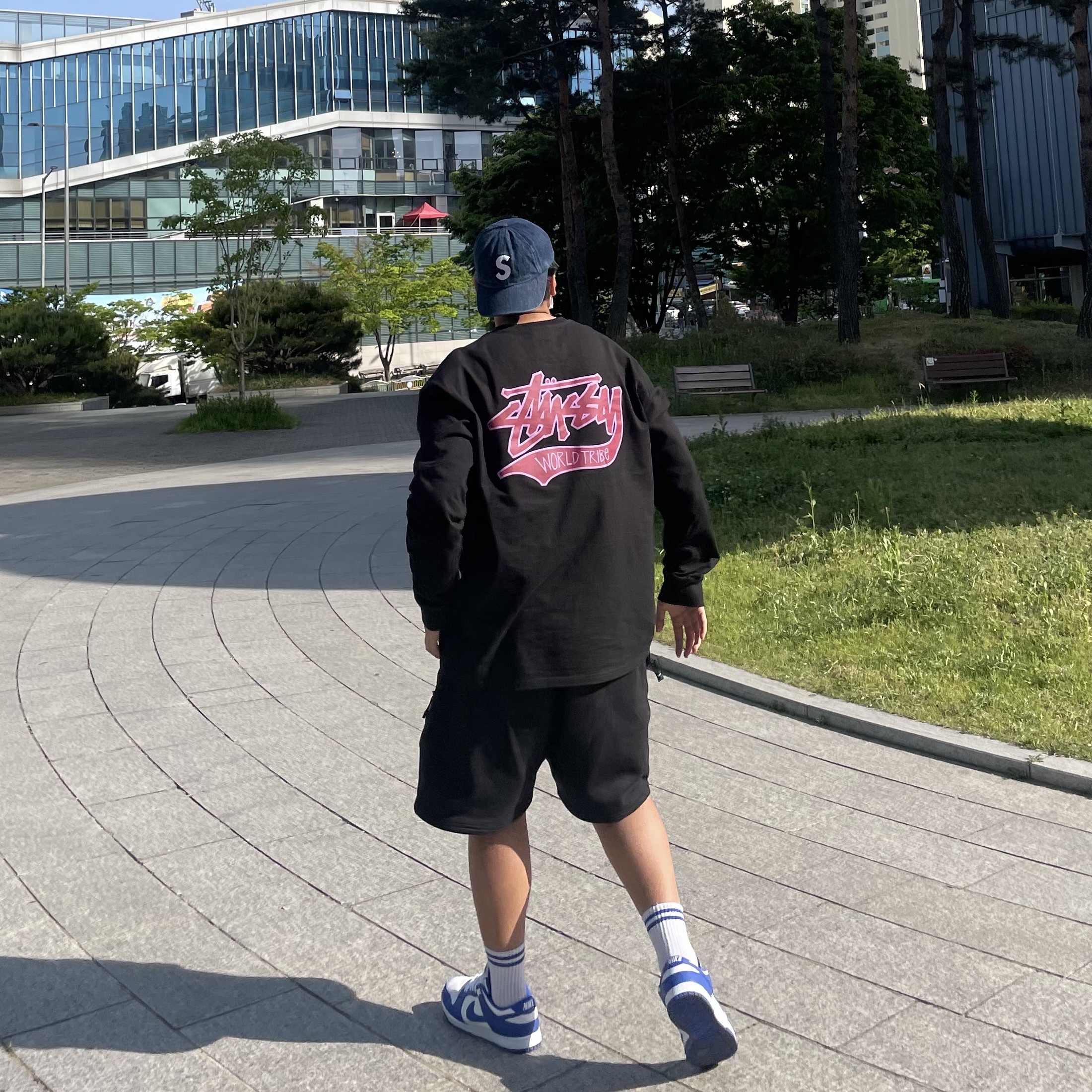 Nike Dunk Low SP Kentucky 2022, Stussy Slugger T-Shirt Black 착용 스타일