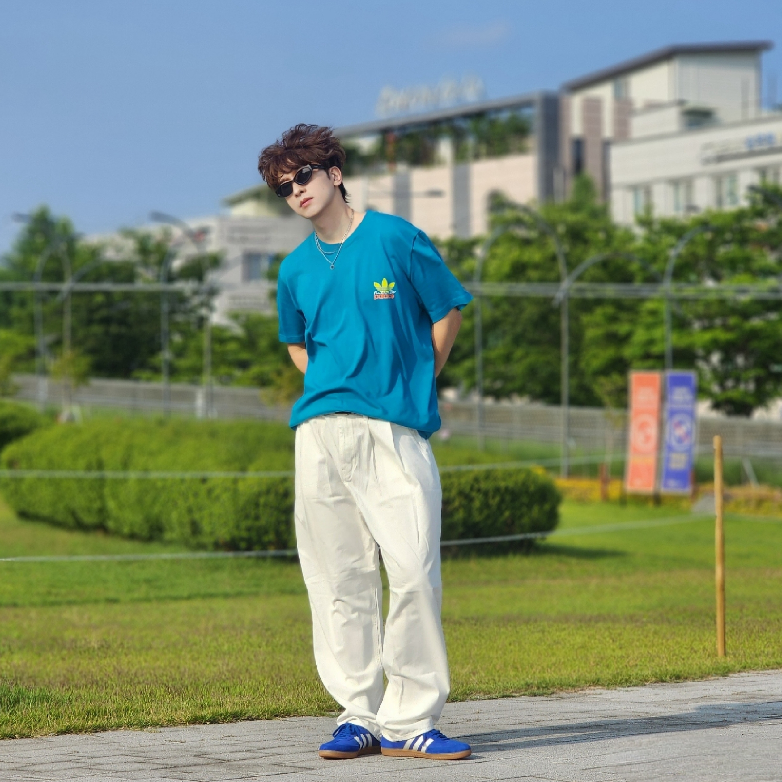 Palace x Adidas Nature T-Shirt Mystery Petrol - 22SS, Adidas Samba OG Royal Blue 착용 스타일 - 5