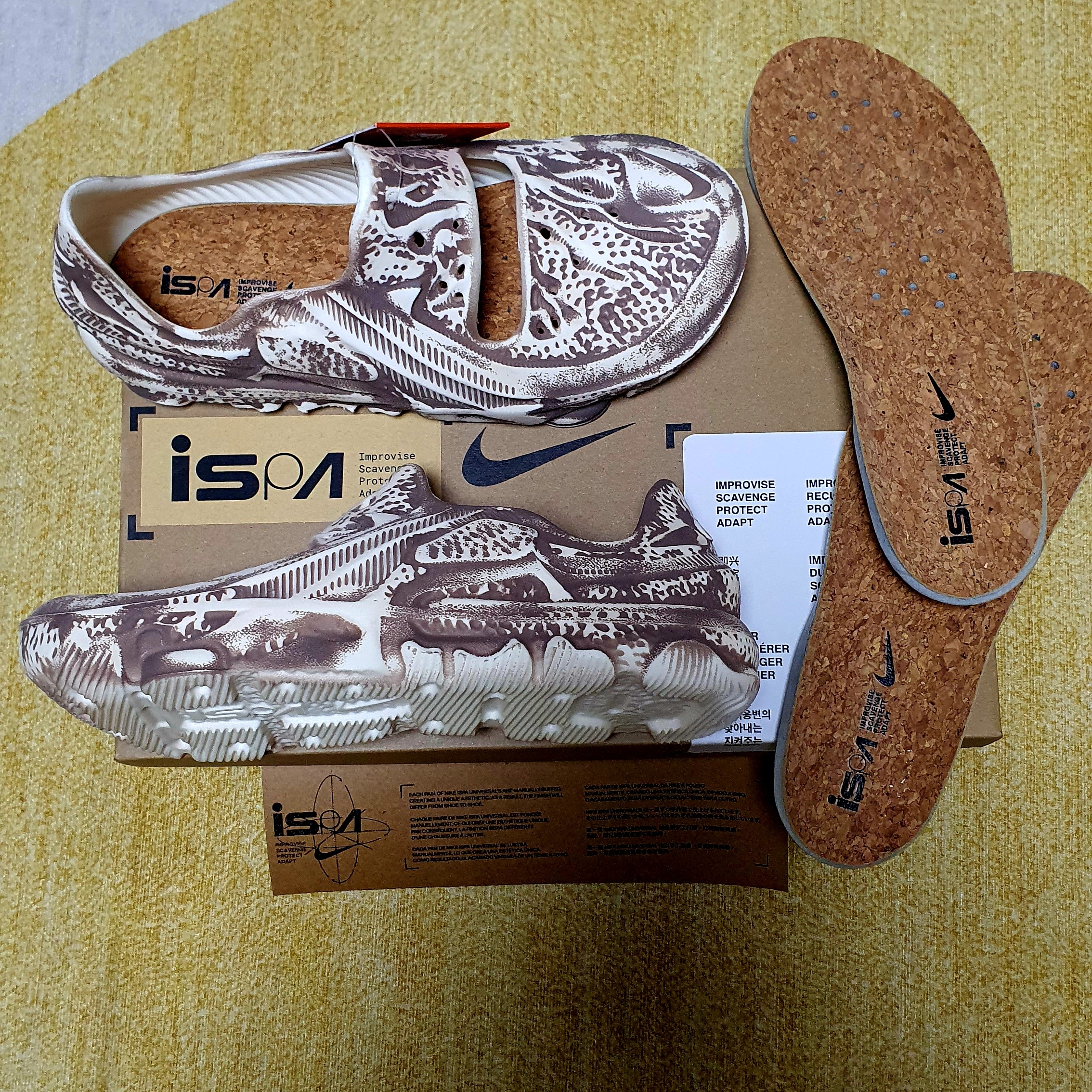 Nike ISPA Universal Natural and Desert Dust 착용 스타일