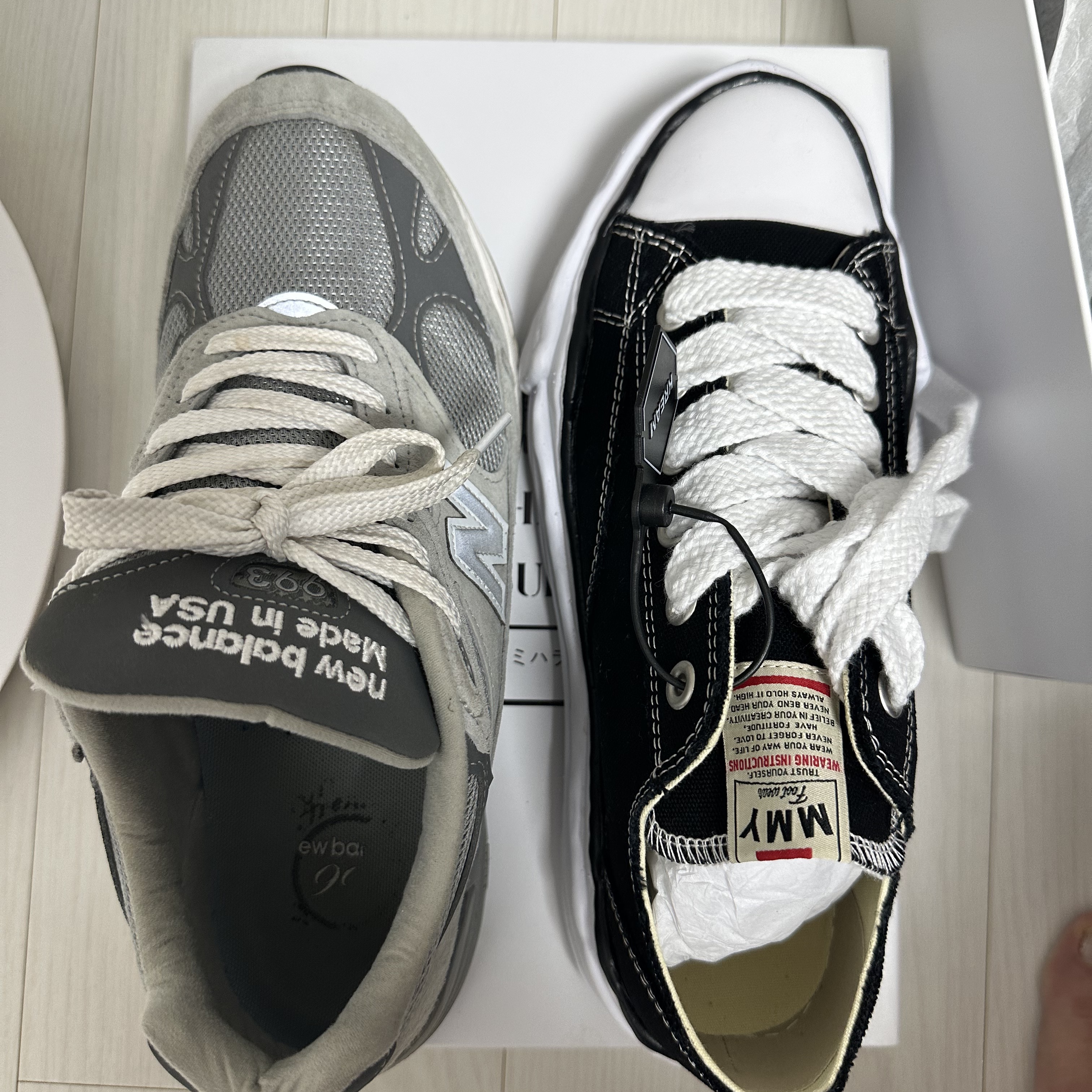 Maison Mihara Yasuhiro Peterson OG Sole Canvas Low Sneakers Black, New Balance 993 Made in USA Grey - D Standard 착용 스타일