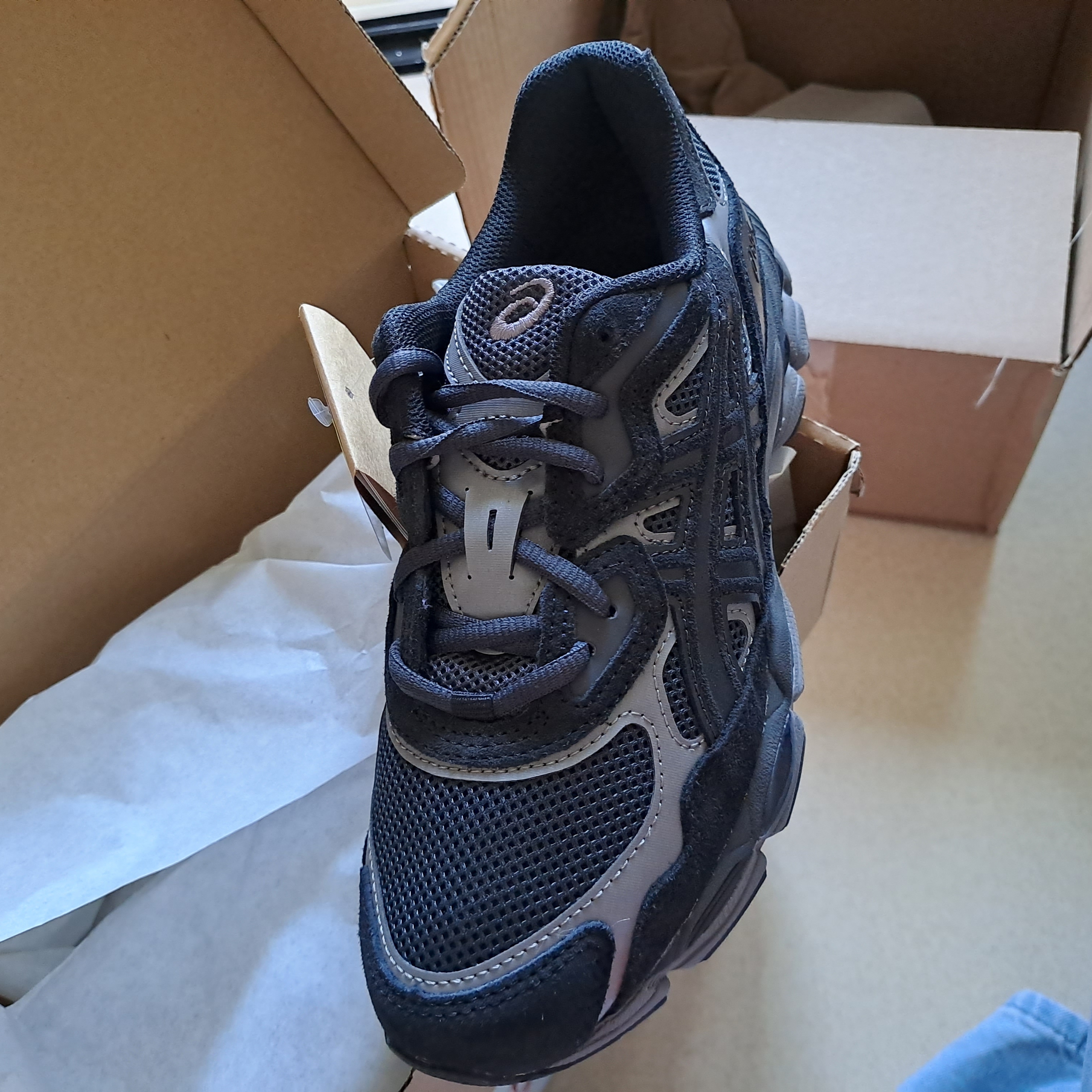 Asics Gel-NYC Graphite Grey Black 착용 스타일 - 2