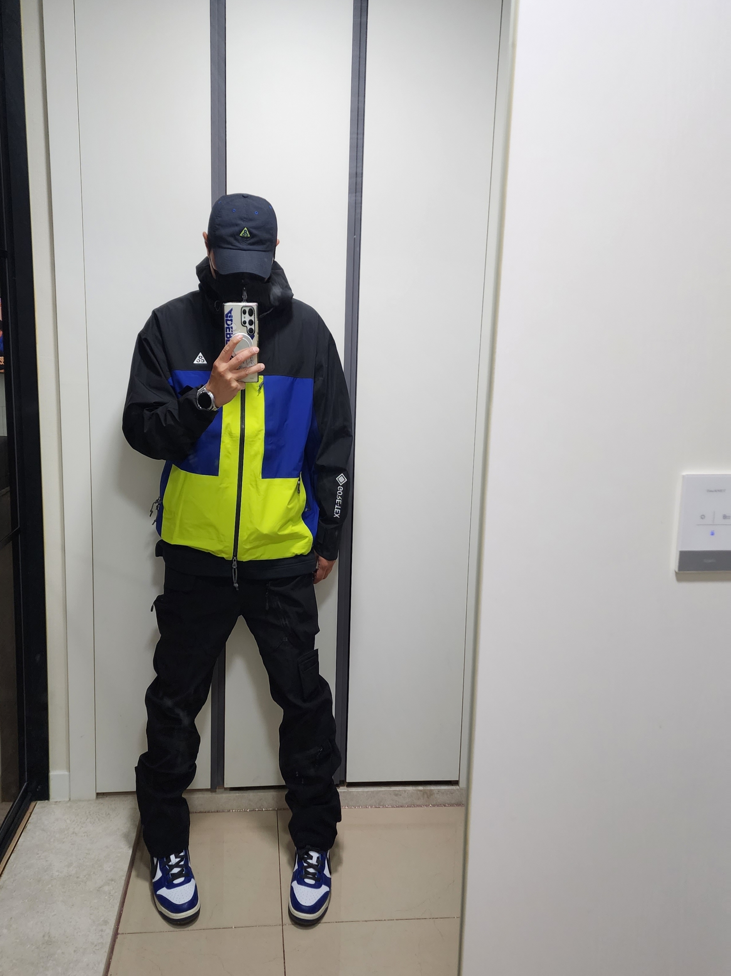 Nike x Ambush Dunk High Deep Royal Blue, Nike ACG Gore-Tex Misery Ridge Jacket Black Deep Royal Blue Cyber - Asia 착용 스타일