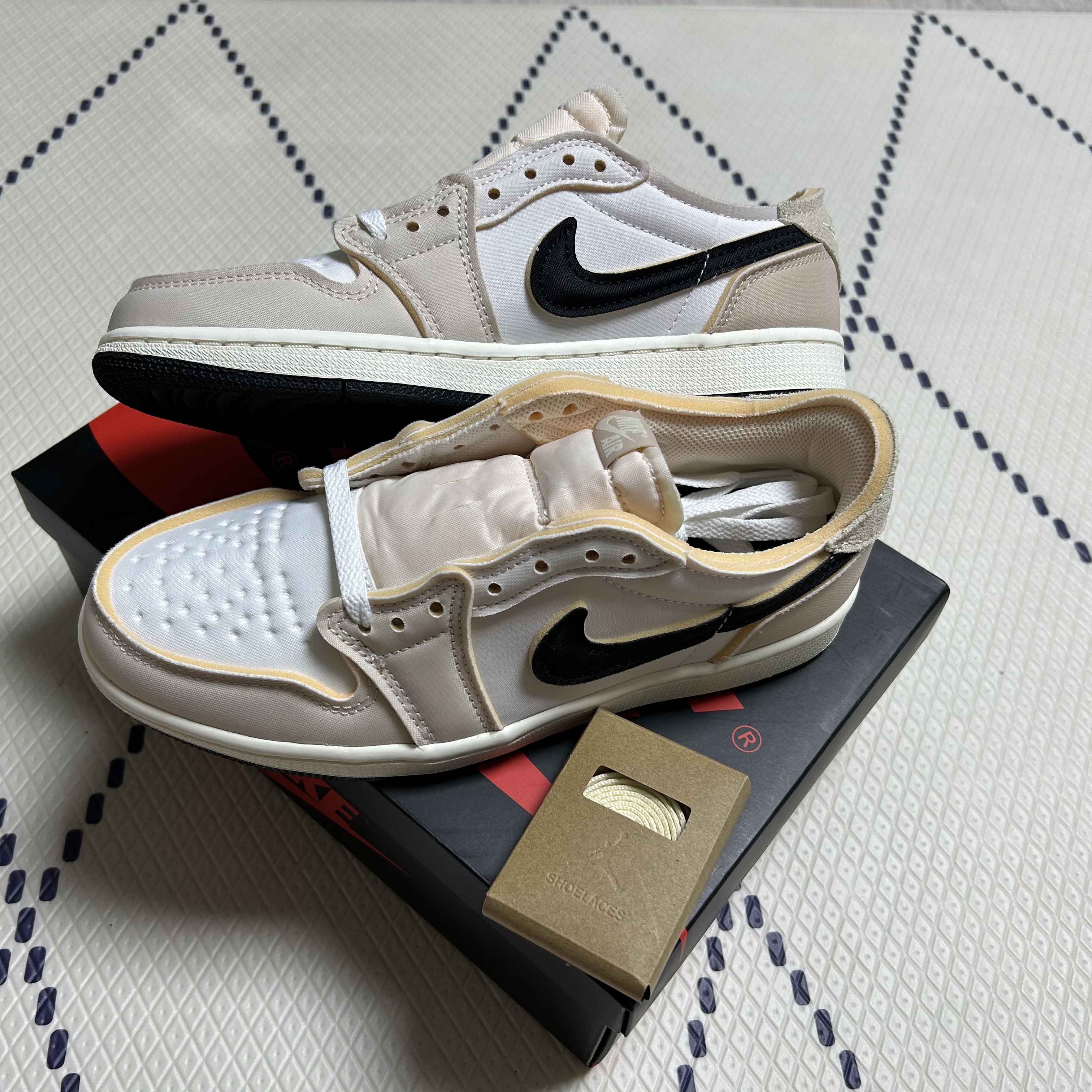 Jordan 1 Retro Low OG EX White and Coconut Milk 착용 스타일