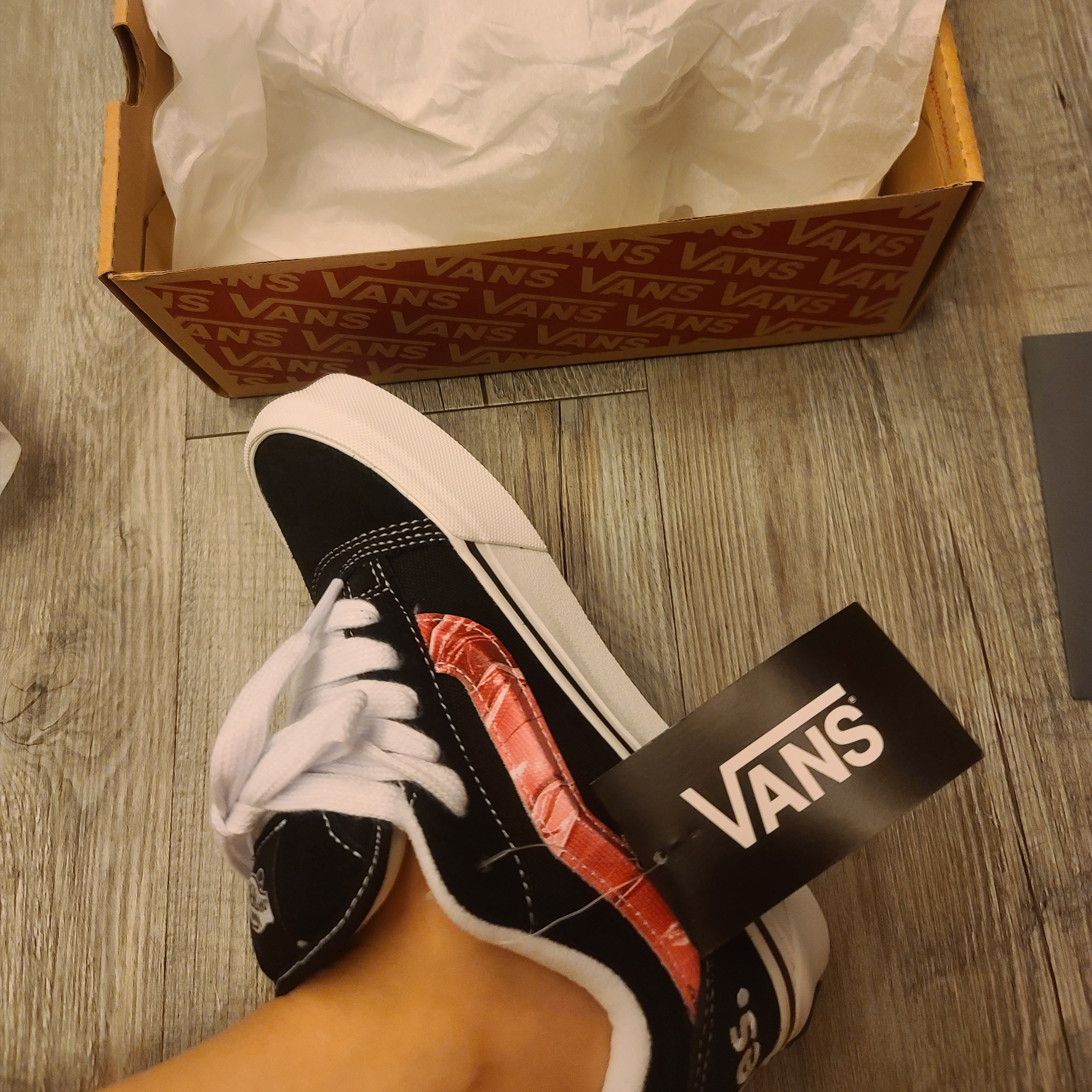 Vans x Peaches. Knu-Skool Black Pink 착용 스타일 - 2