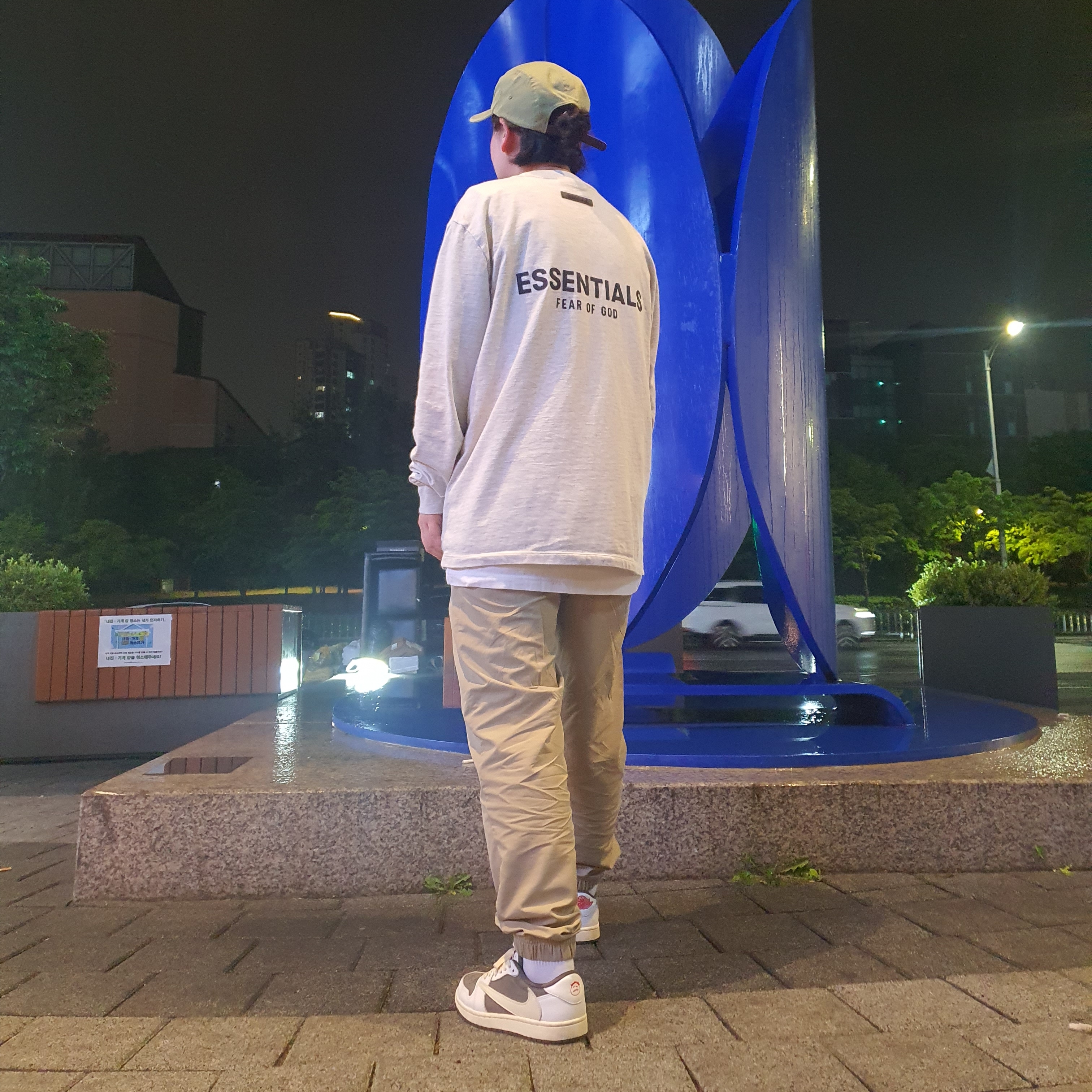 Supreme Washed Chino Twill Camp Cap Olive - 23SS, Essentials Long Sleeve T-Shirt Oatmeal - 21SS 착용 스타일
