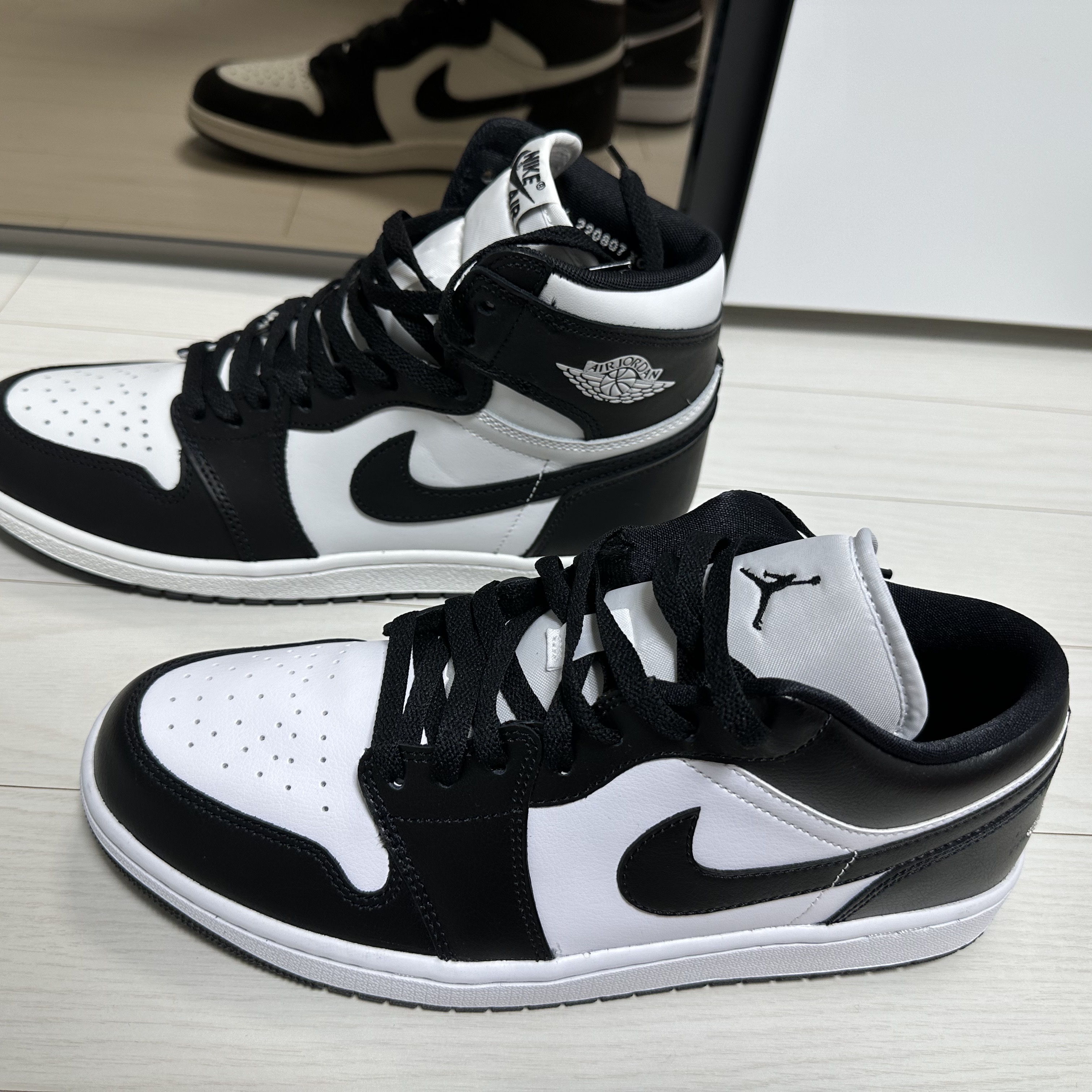 (W) Jordan 1 Low Black and White, Jordan 1 High 85 Black White 착용 스타일 - 1