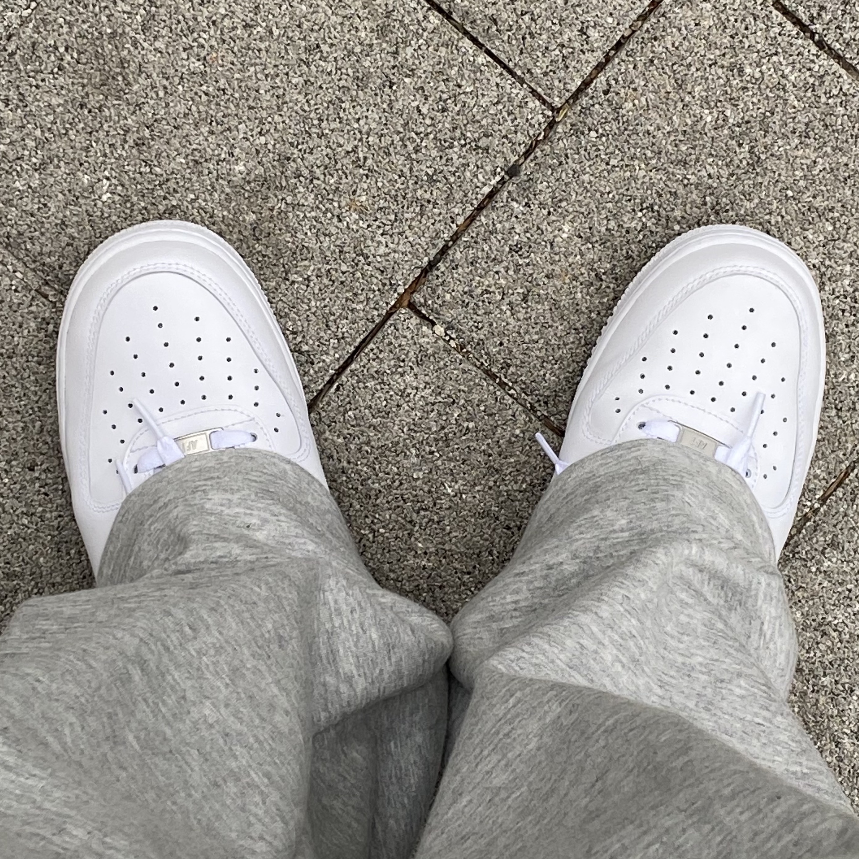 Nike Air Force 1 '07 Low White 착용 스타일 - 3
