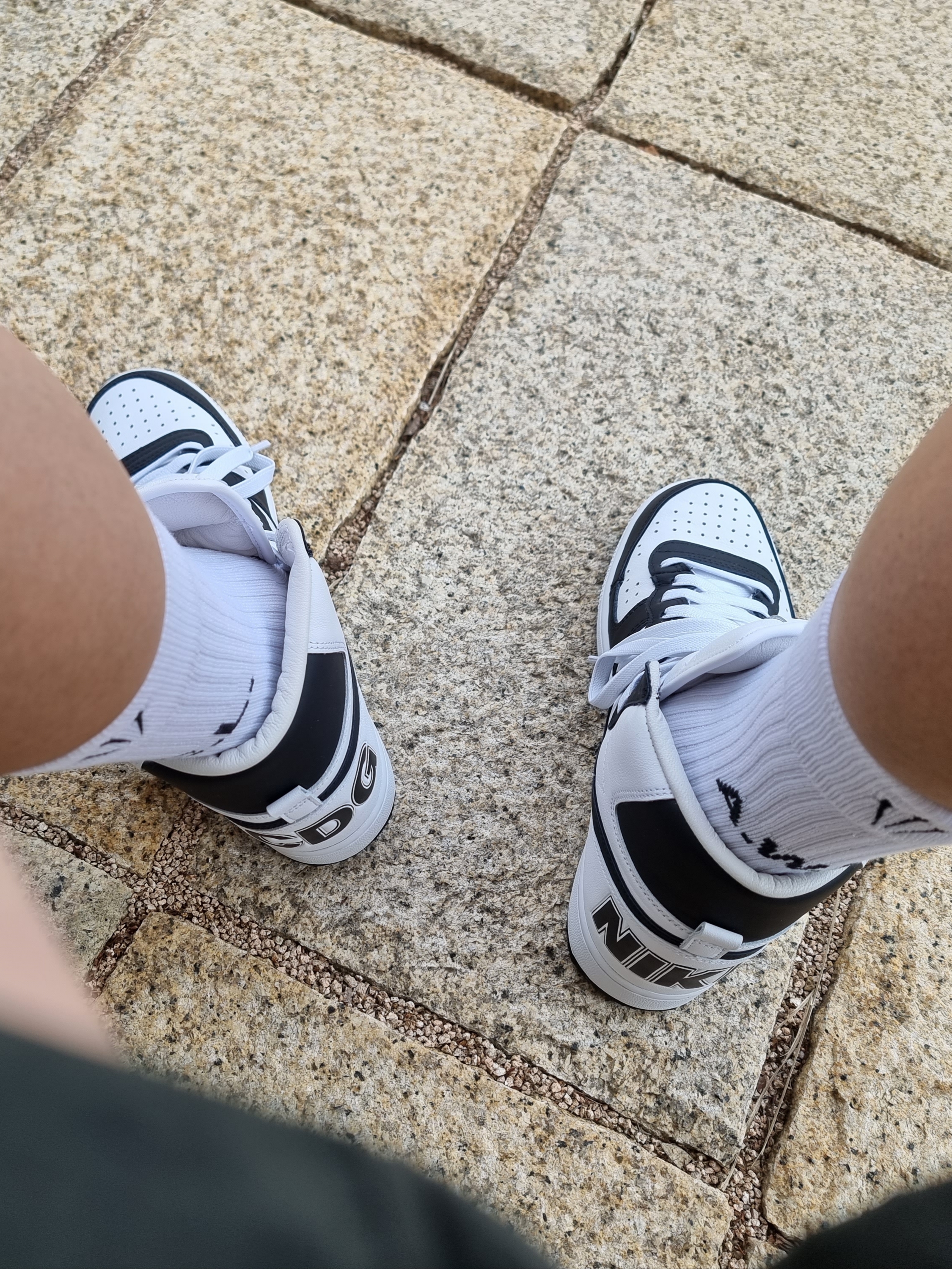 Nike x Comme des Garcons Homme Plus Terminator High Black, Stussy Tribe Stack T-Shirt Black 착용 스타일 - 2