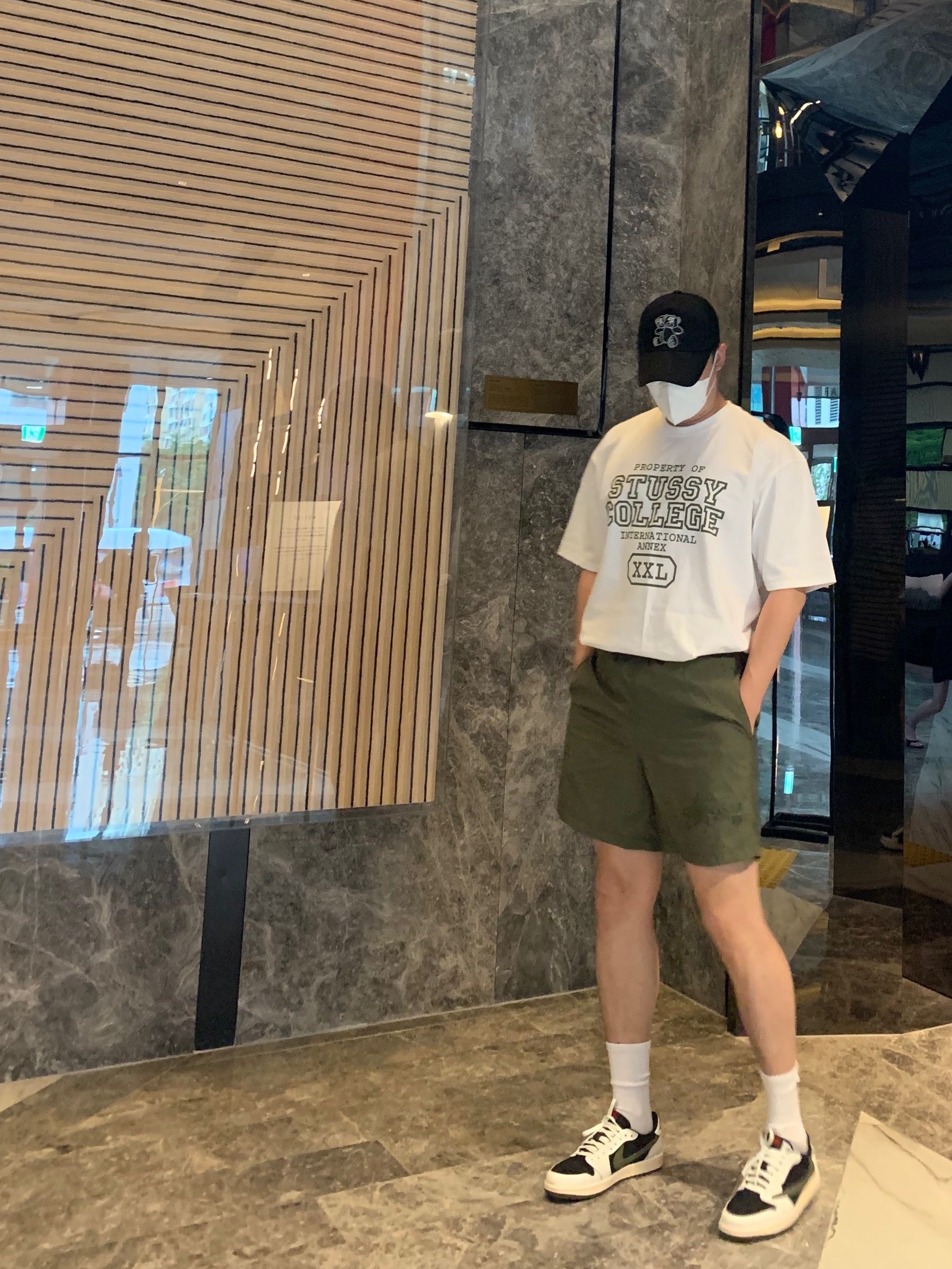 스투시 빅 스탁 나일론 쇼츠 올리브, (W) 조던 1 x 트래비스 스캇 레트로 로우 OG SP 미디움 올리브 착용 스타일 - 3