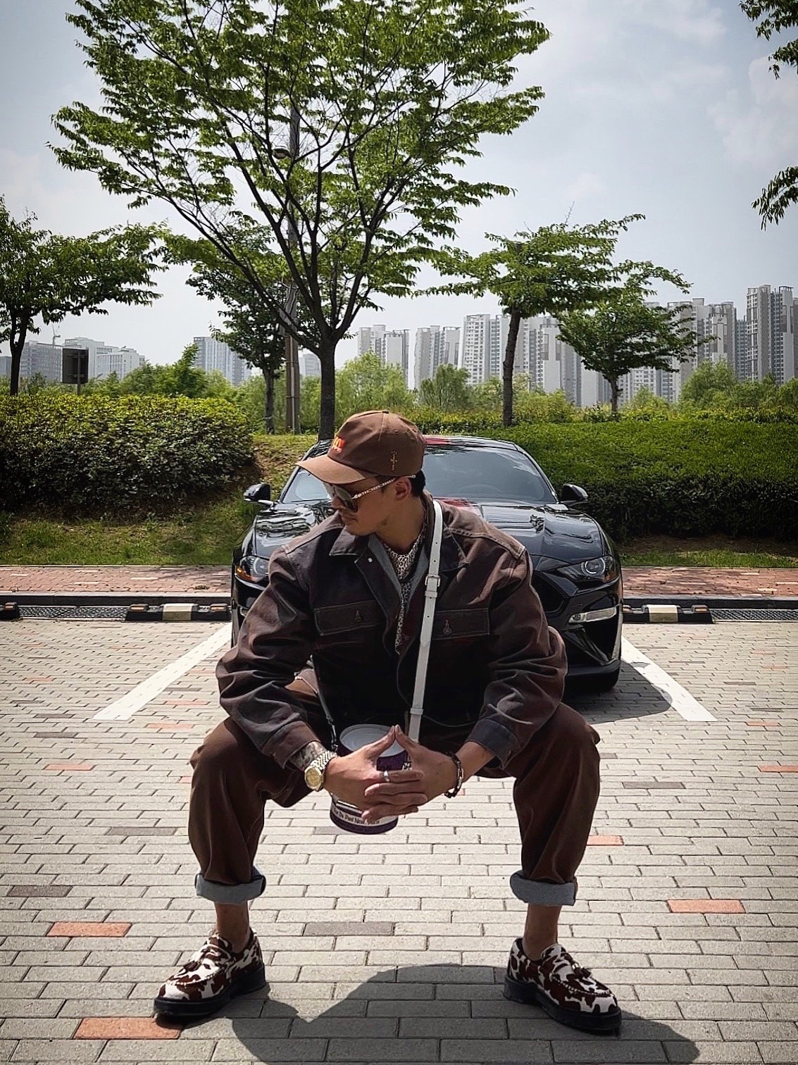 Supreme Flocked Denim Trucker Jacket Gold - 23SS, Supreme Flocked Regular Jean Gold - 23SS 착용 스타일 - 4