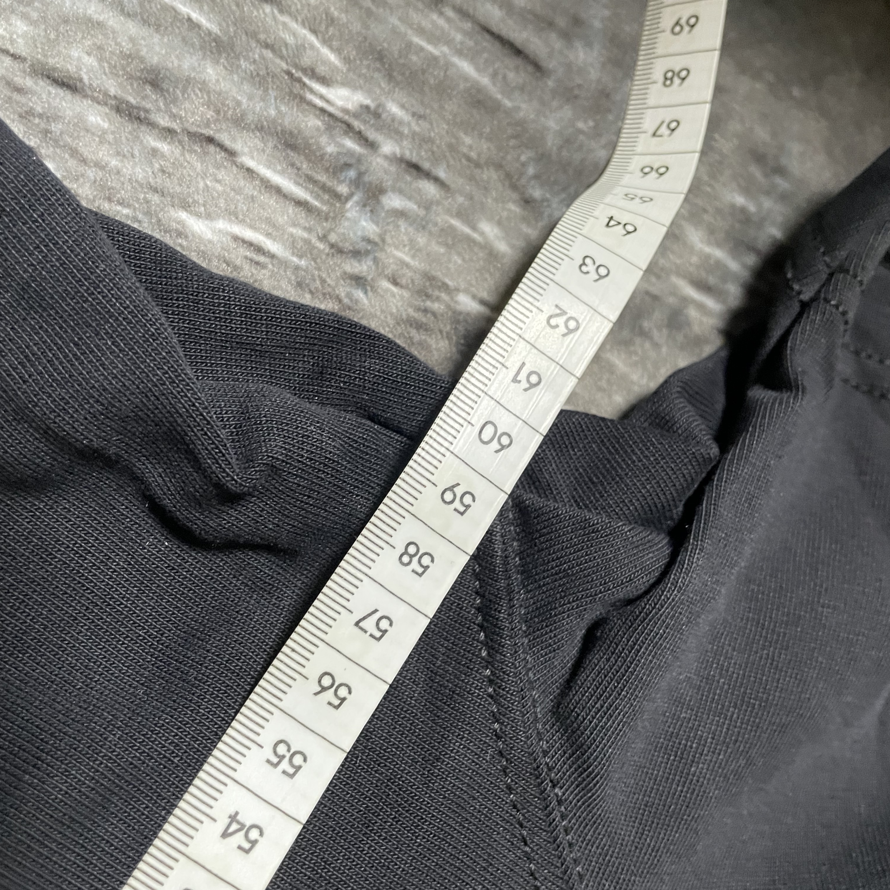 Zara x Ader Error Graphic T-Shirt Black 착용 스타일 - 3
