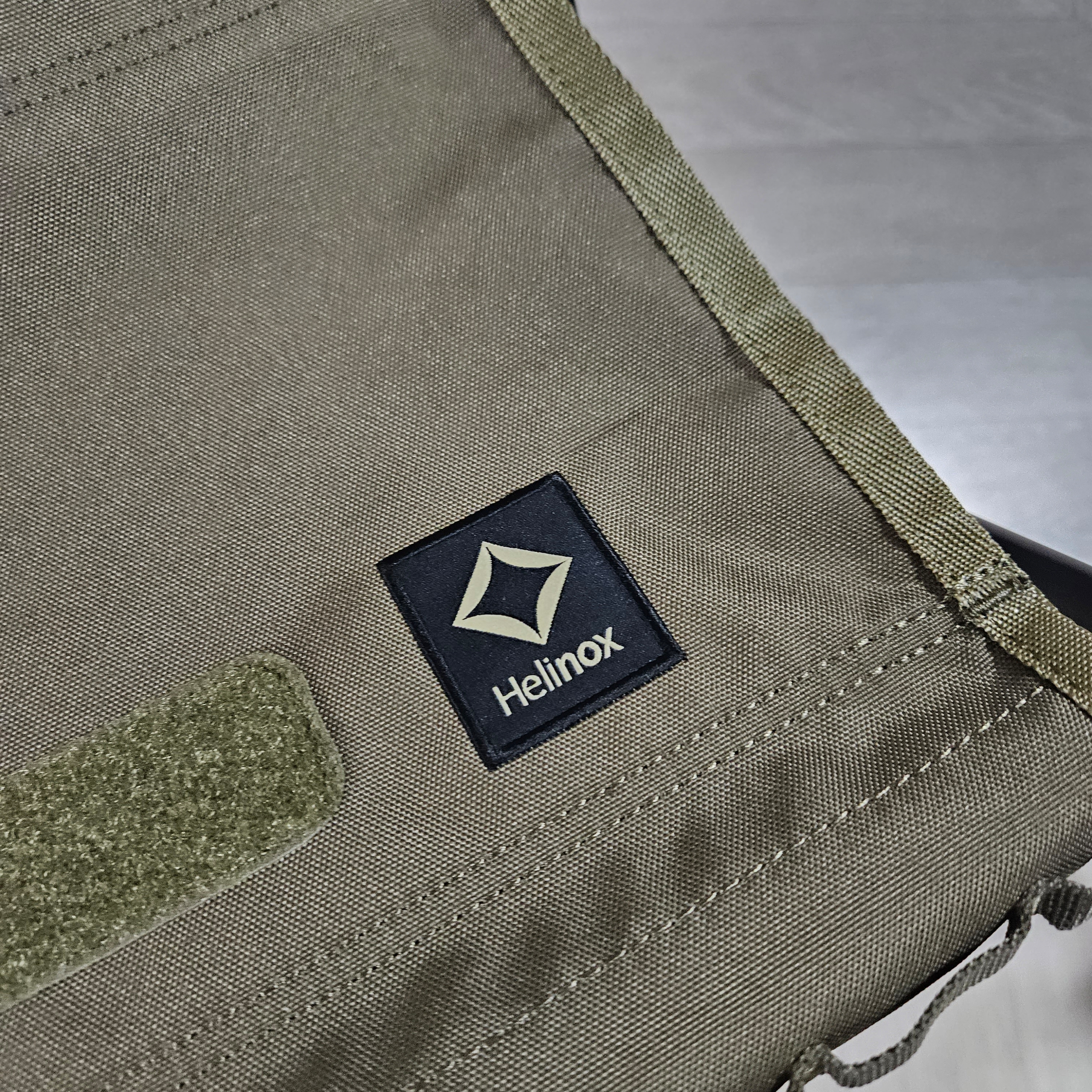 Helinox Tactical Speed Stool M Military Olive 착용 스타일