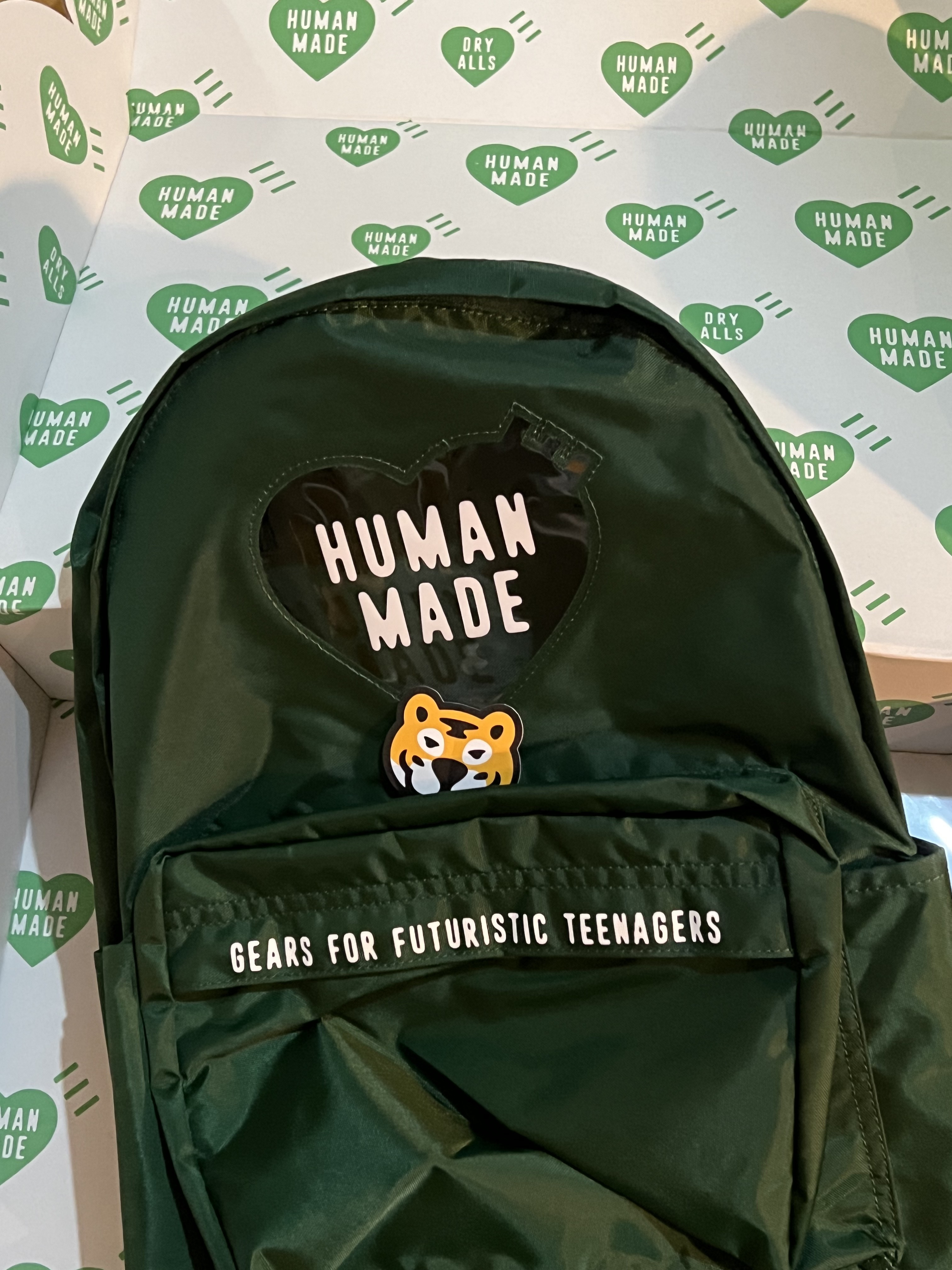 Human Made Nylon Heart Backpack Green 착용 스타일 - 2