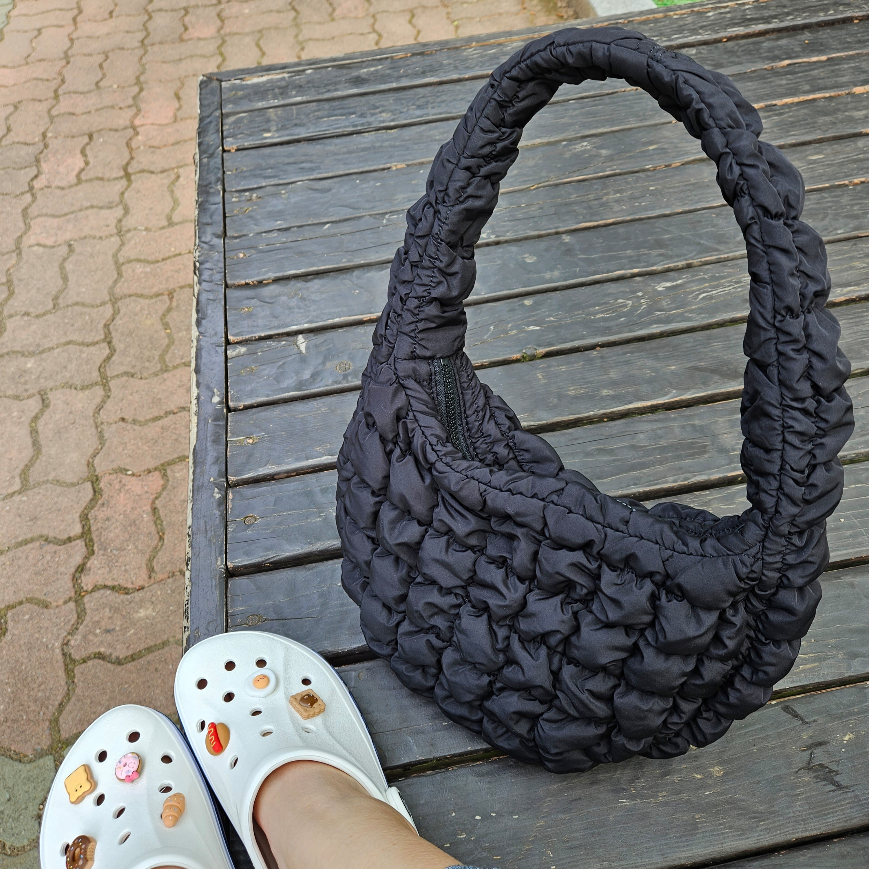 COS Quilted Mini Bag Black 착용 스타일