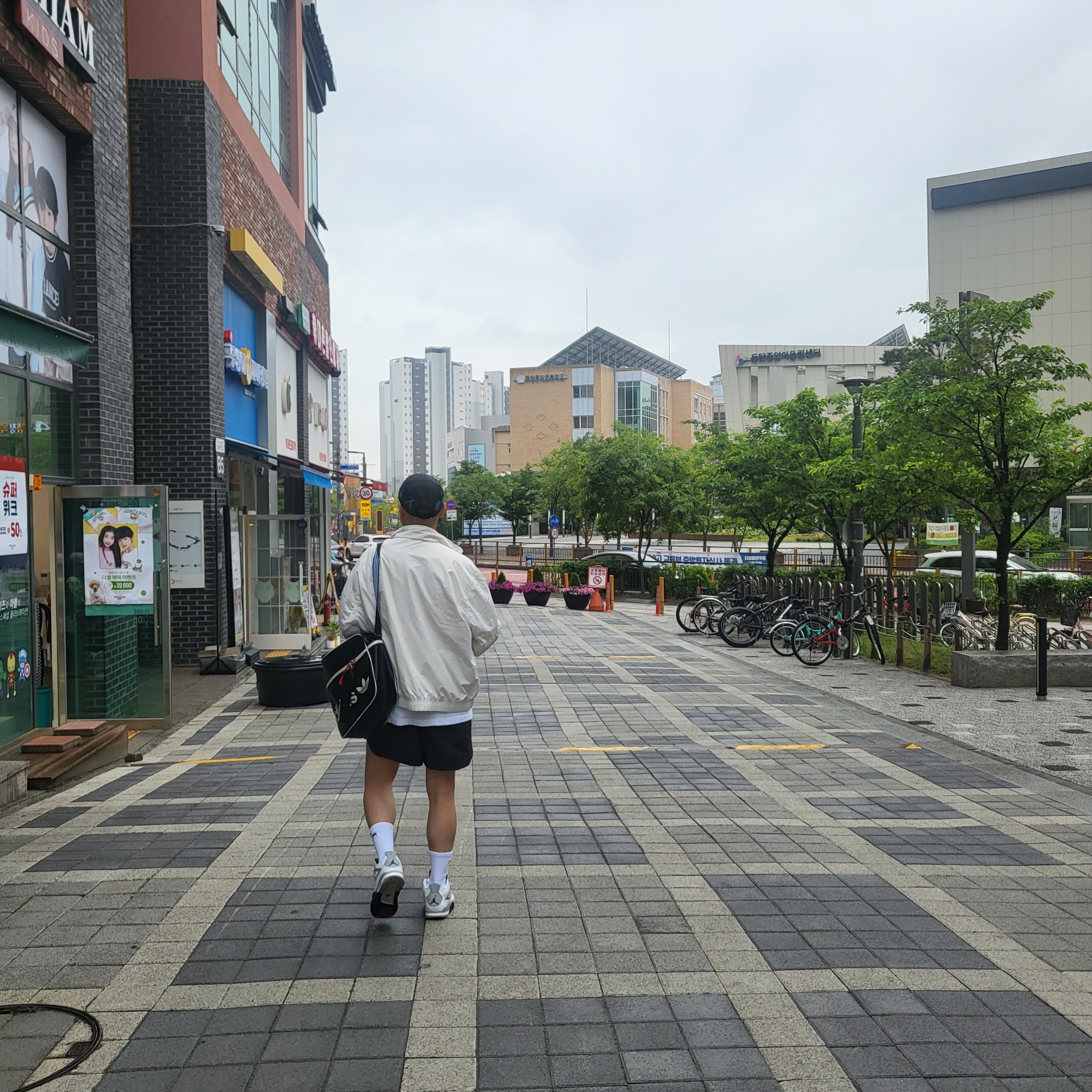 Nike x Off-White NRG Woven Shorts Black - Asia, Nike x Off-White NRG Hat Black 착용 스타일 - 3