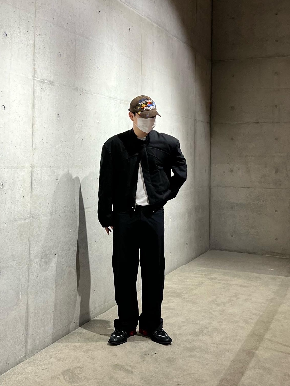 [KREAM 단독] Nonnod SS Cropped Rider Jacket Matt Black, Nike x Martine Rose Shox MR4 Black 착용 스타일