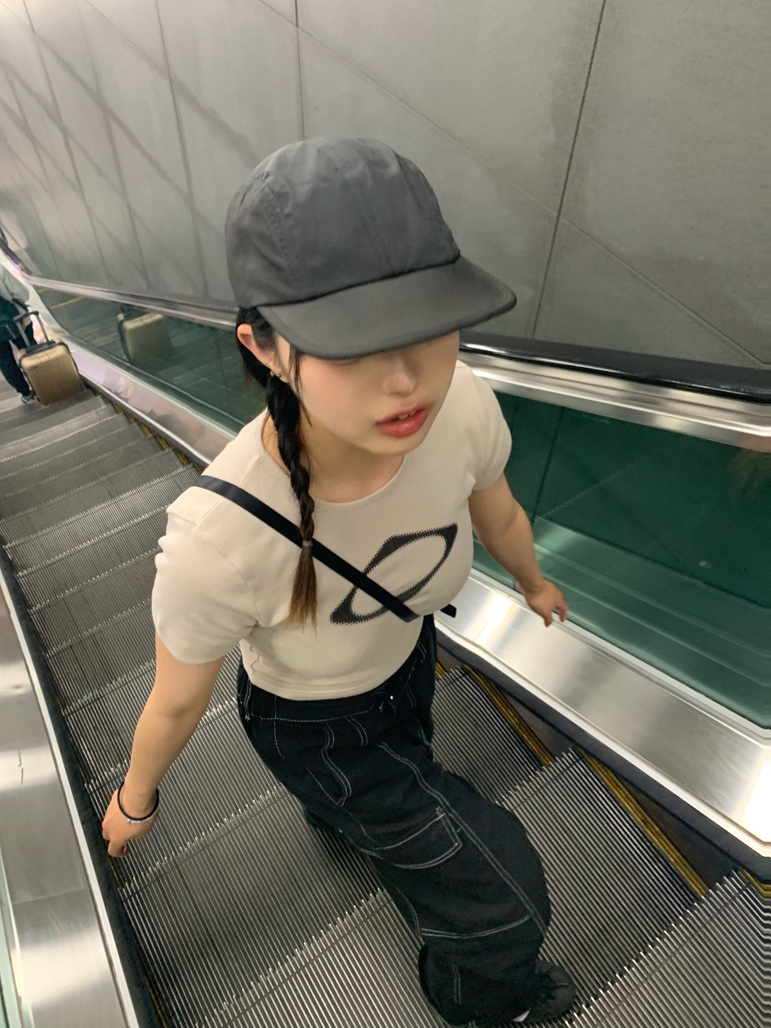 (W) Mischief Rhombus Blur T-Shirt Mini Light Beige, Porter Hybrid Sacoche Black 착용 스타일
