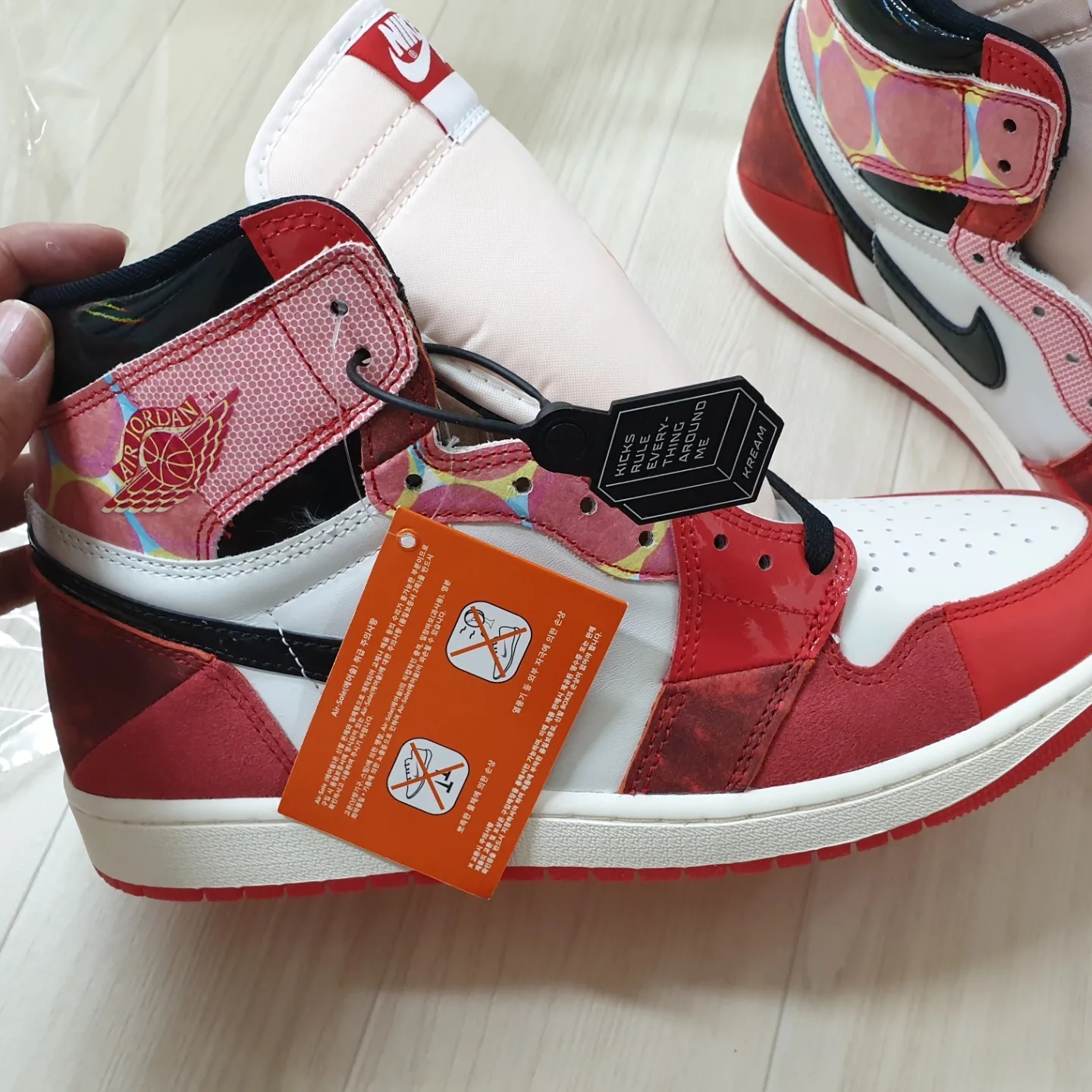 Jordan 1 Retro High Spider-Man Next Chapter 착용 스타일 - 3