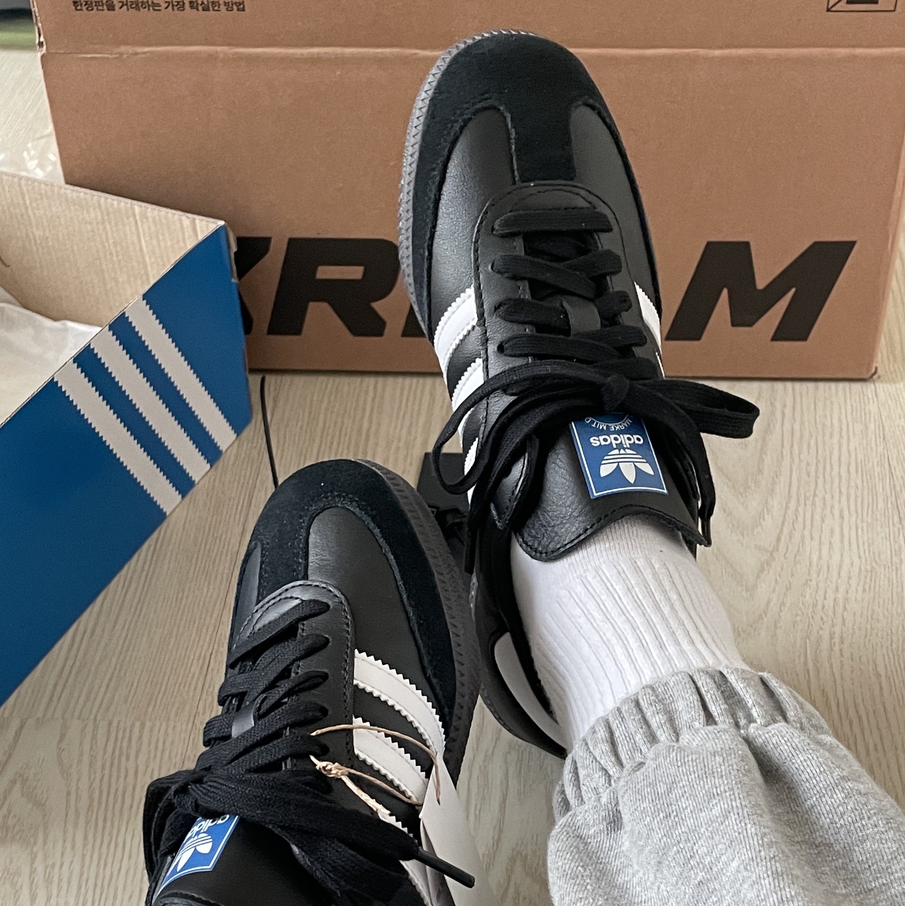 Adidas Samba OG Black White Gum 착용 스타일