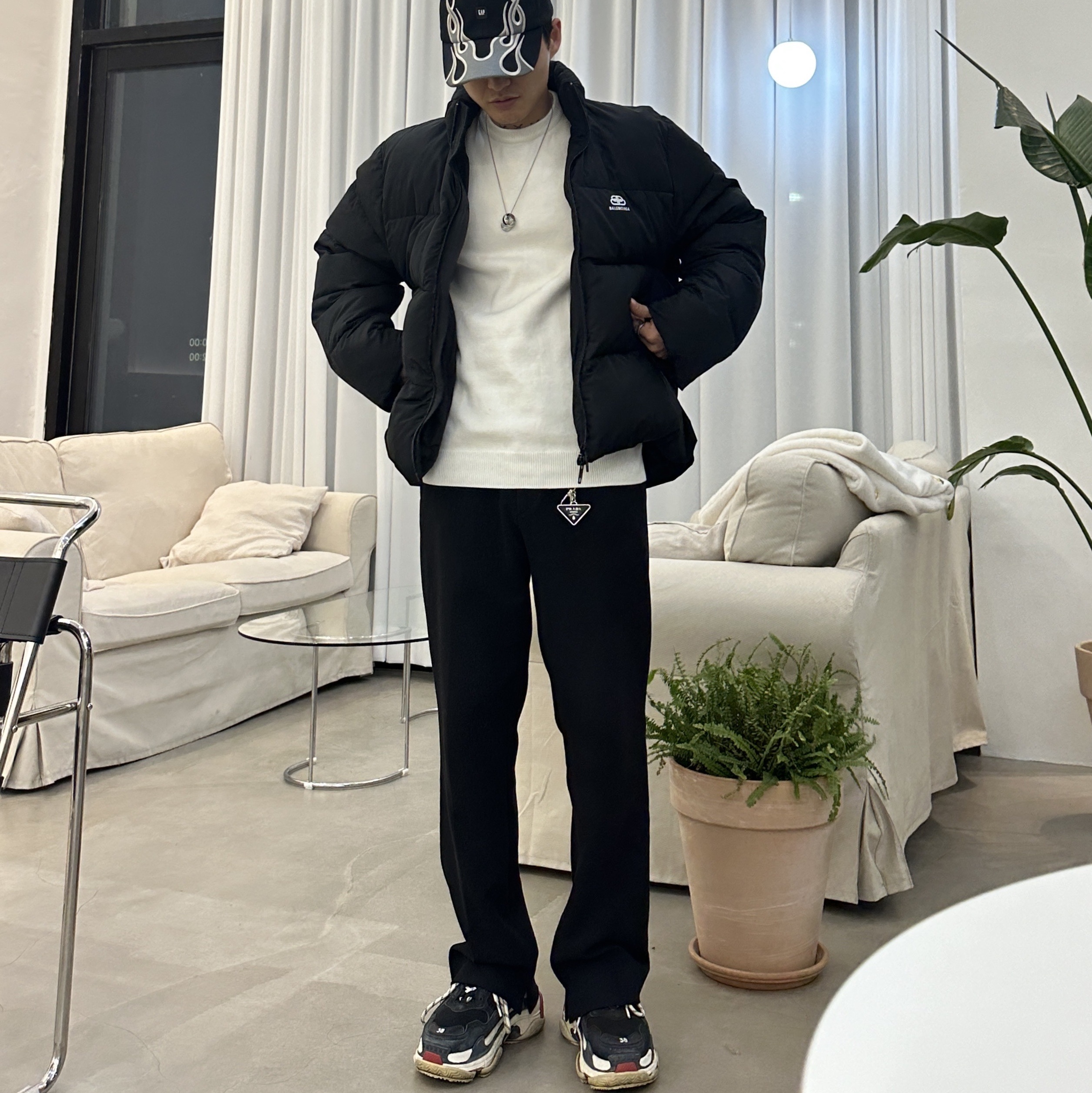 (W) Balenciaga Triple S Trainer Black White Red, Prada Saffiano Leather Triangle Logo Keychain Black Silver 착용 스타일 - 1