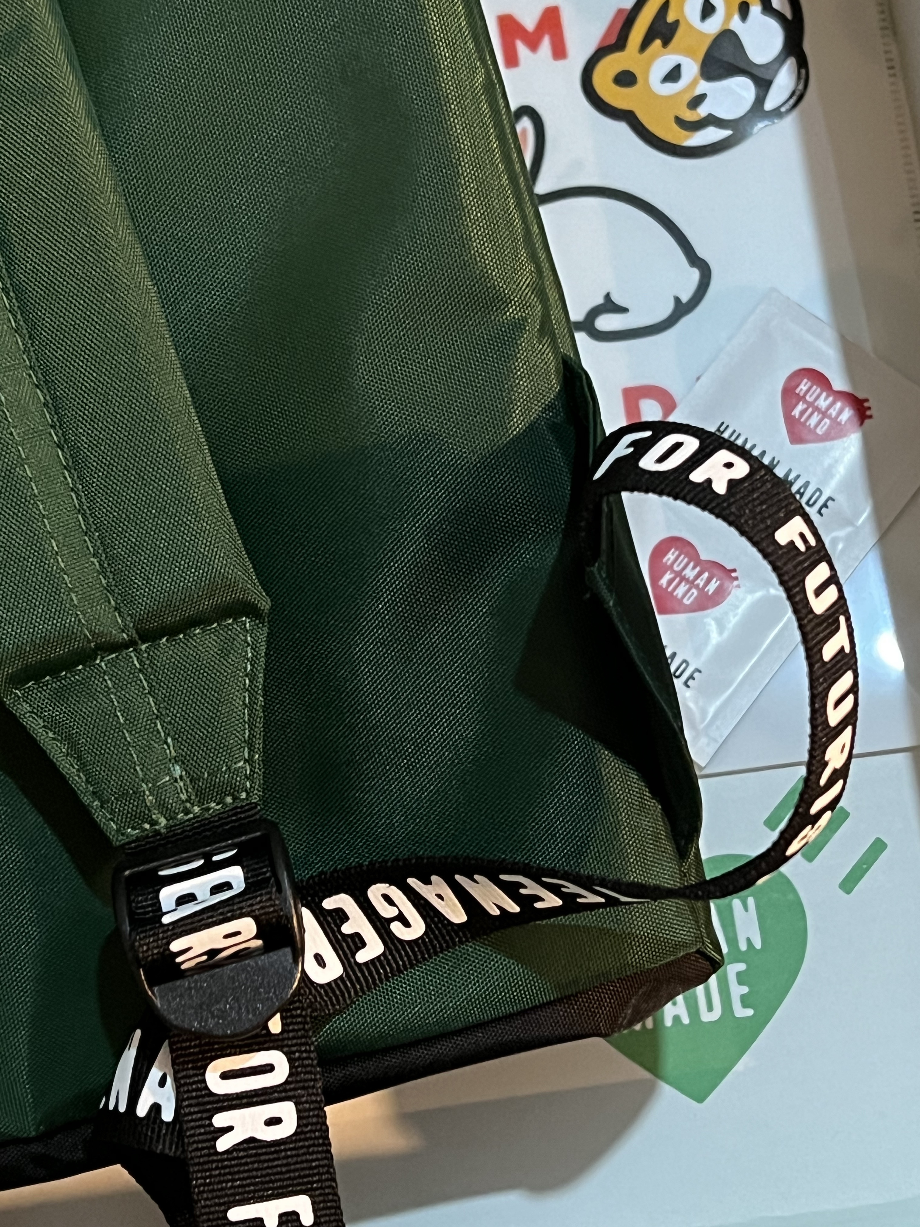 Human Made Nylon Heart Backpack Green 착용 스타일 - 4