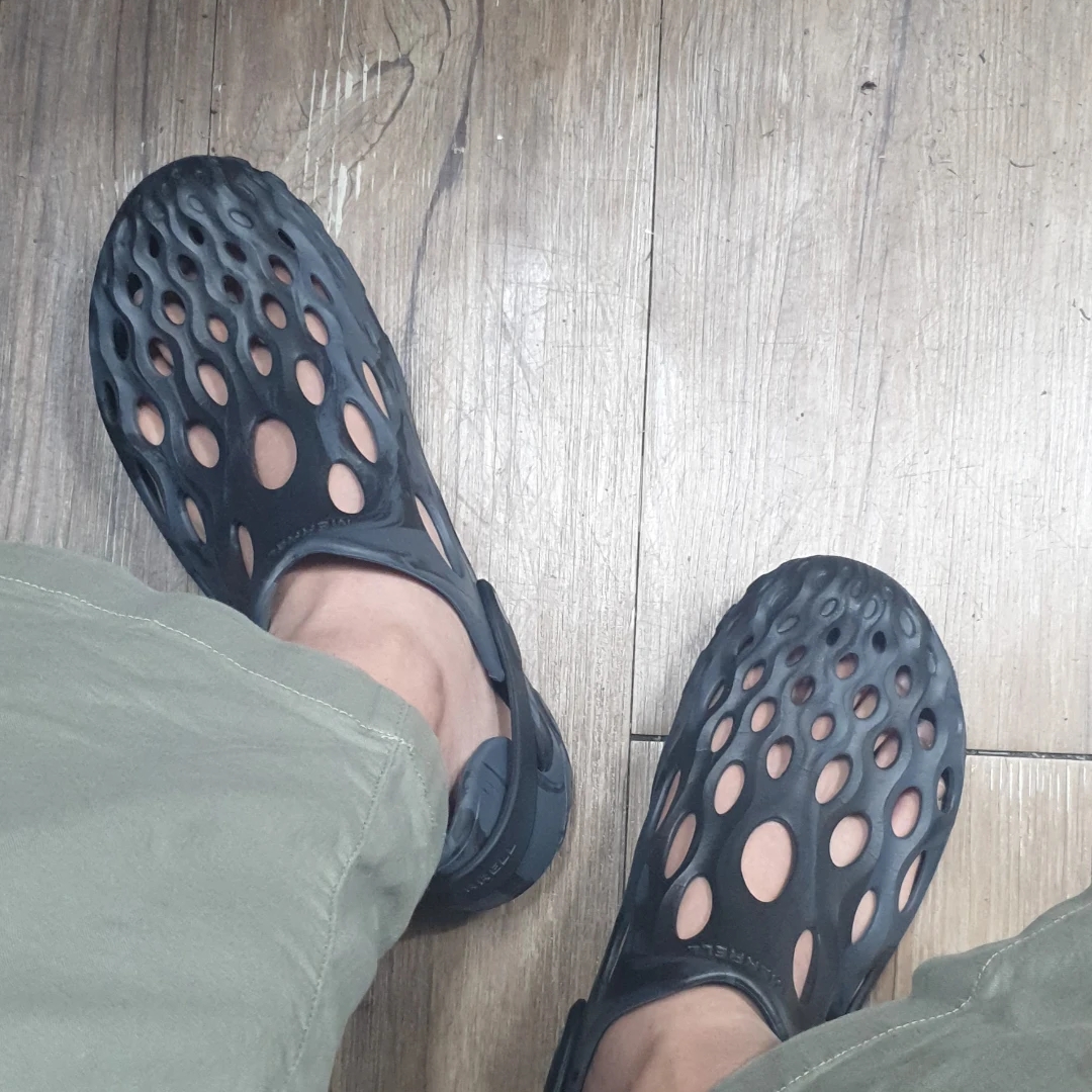 Merrell Hydro Moc Black 착용 스타일 - 1