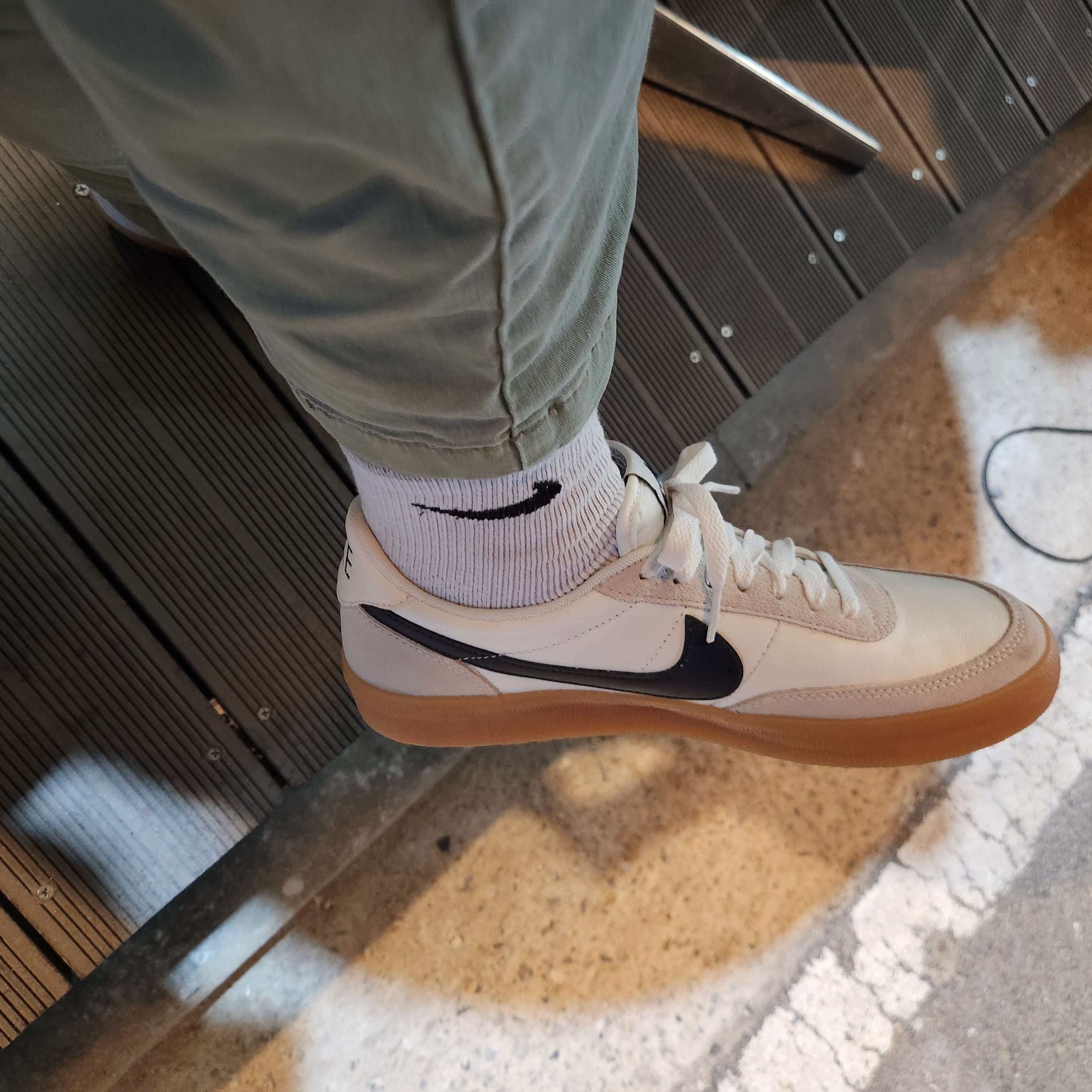 Nike Killshot 2 Leather Sail Oil Grey Gum 착용 스타일