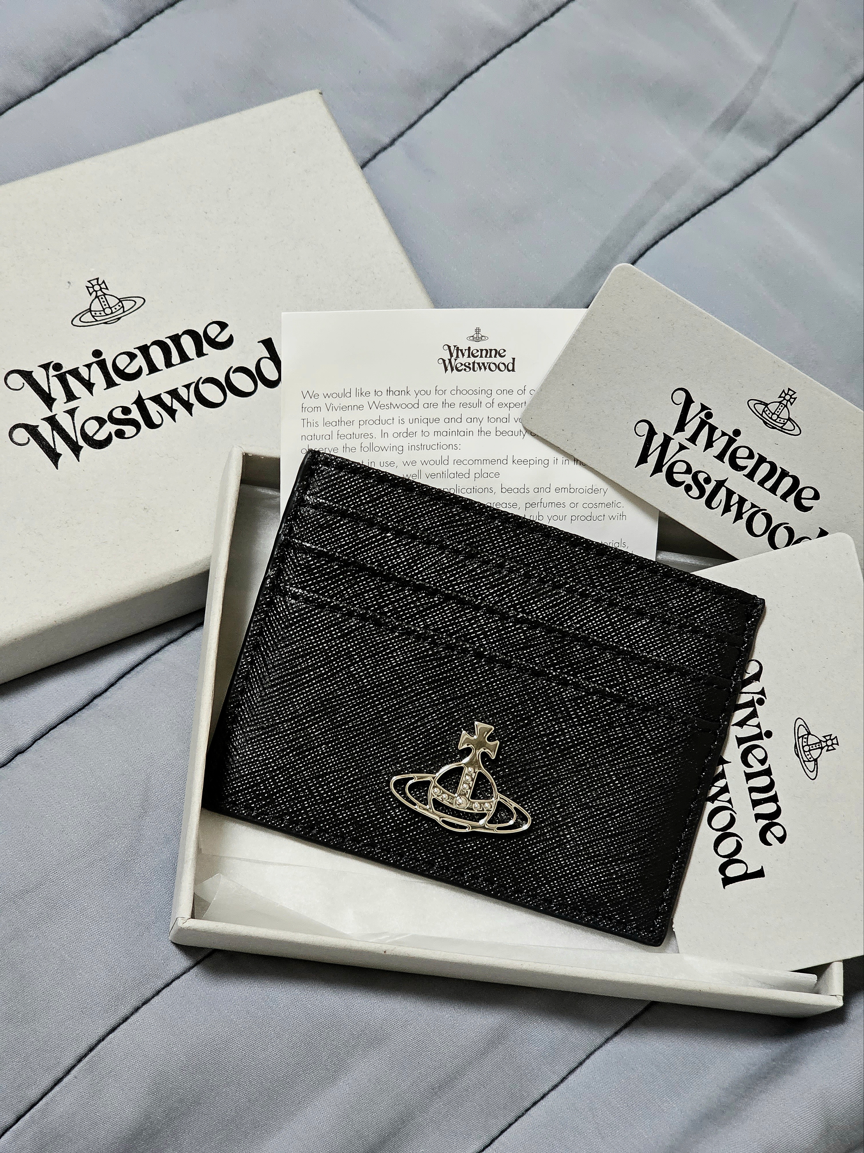 Vivienne Westwood Logo Card Holder Black 착용 스타일