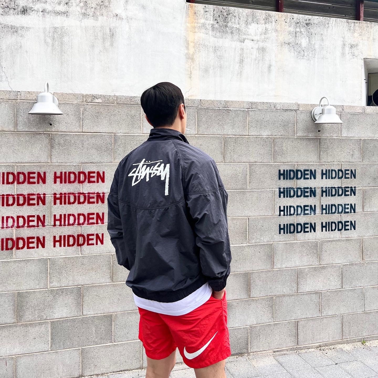 Nike x Stussy Water Shorts Habanero Red, Nike x Stussy Windrunner Jacket Off Noir 착용 스타일 - 2
