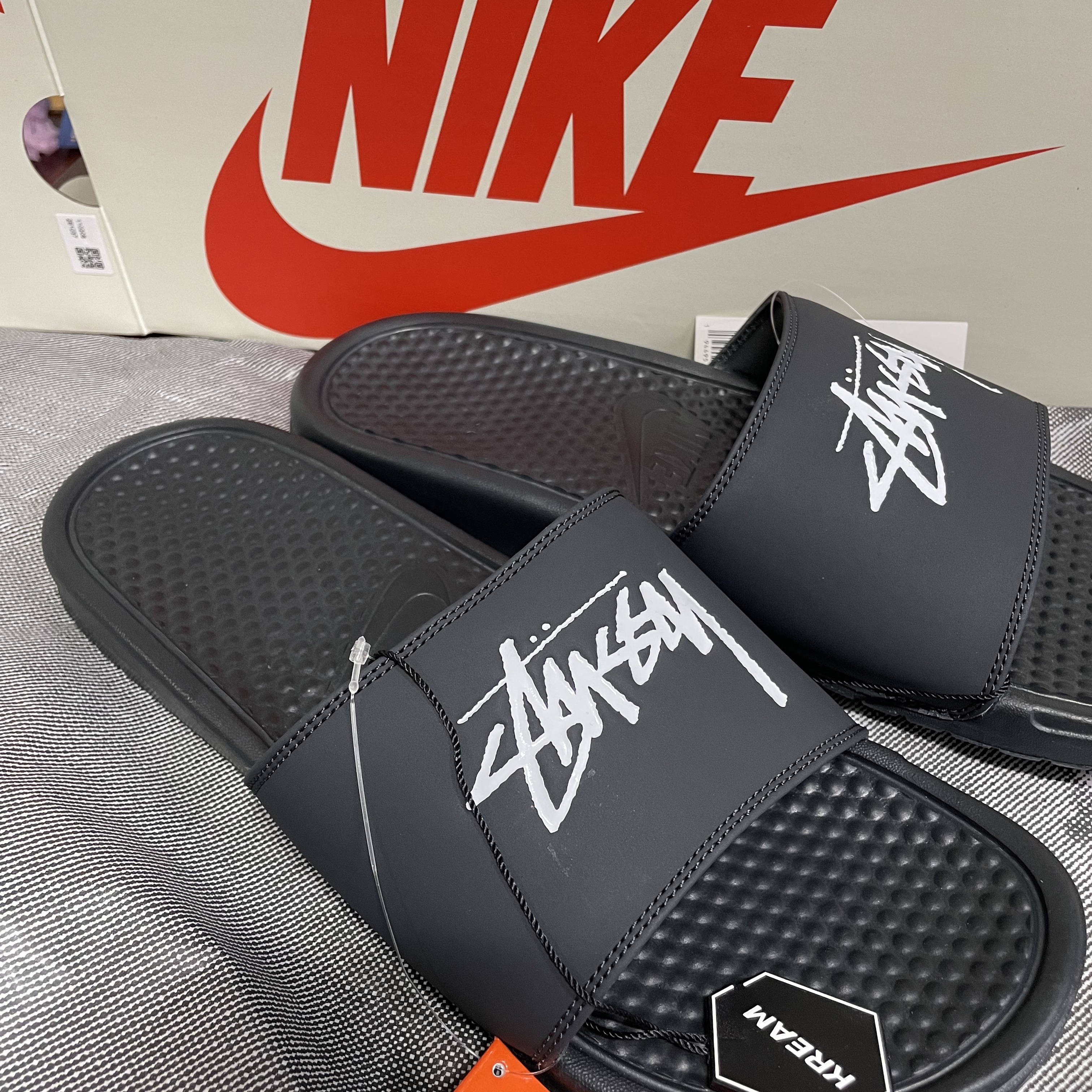 Nike x Stussy Benassi Slide Off Noir 착용 스타일
