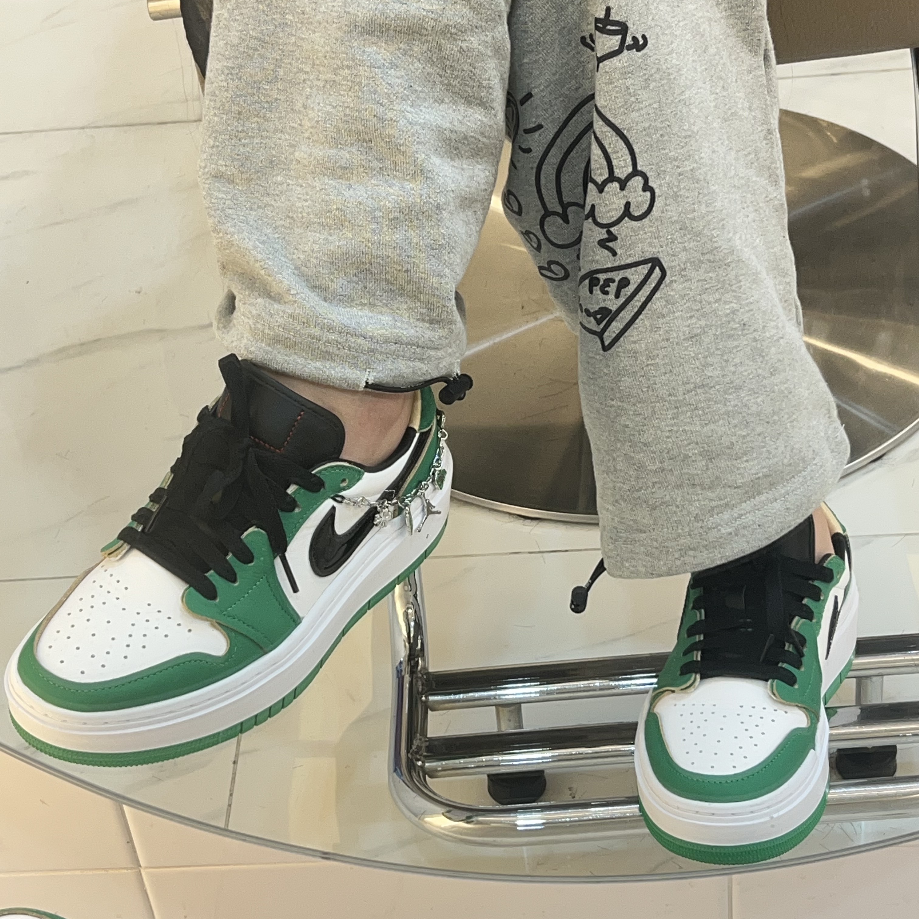 (W) Jordan 1 Elevate Low SE Lucky Green 착용 스타일 - 2