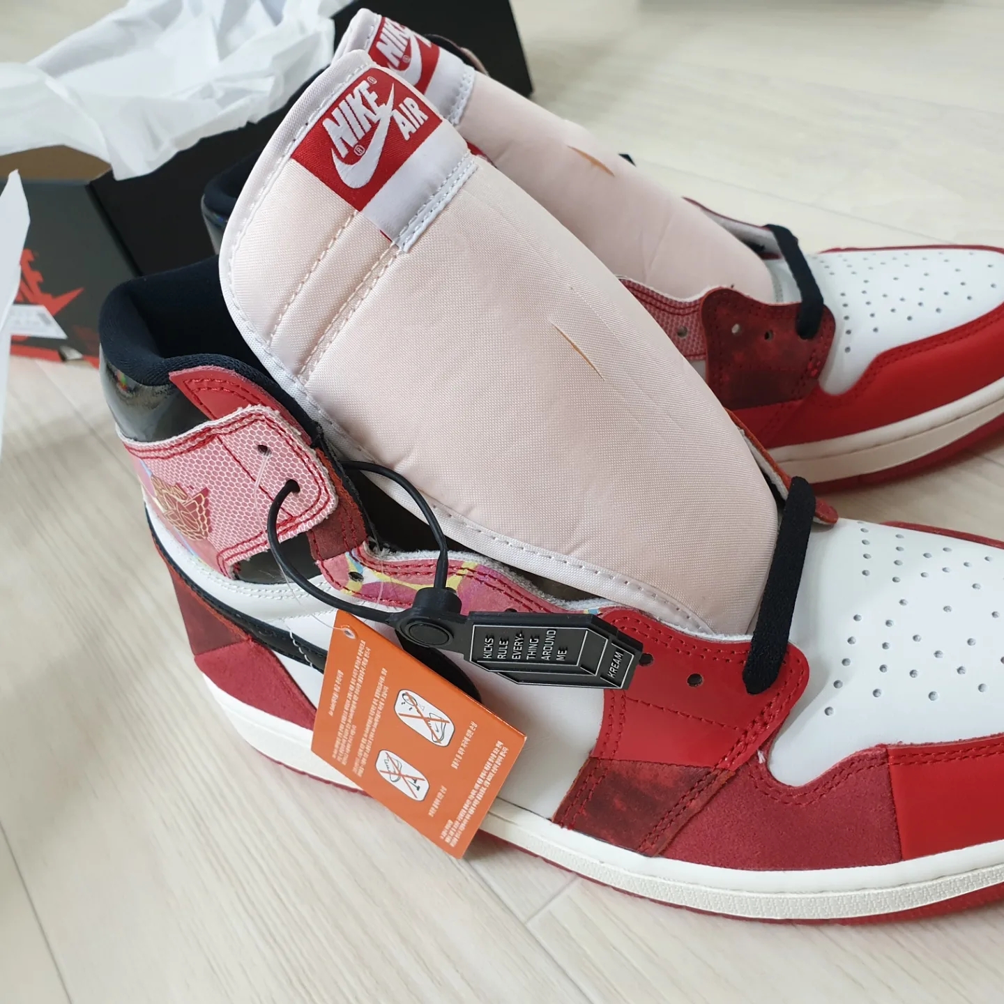 Jordan 1 Retro High Spider-Man Next Chapter 착용 스타일 - 4