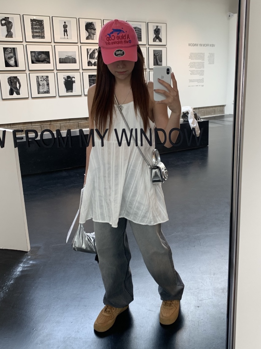 Diesel 1DR Mini Bag in Mirrored Leather Silver, Nike Air Force 1 '07 WB Flax 착용 스타일