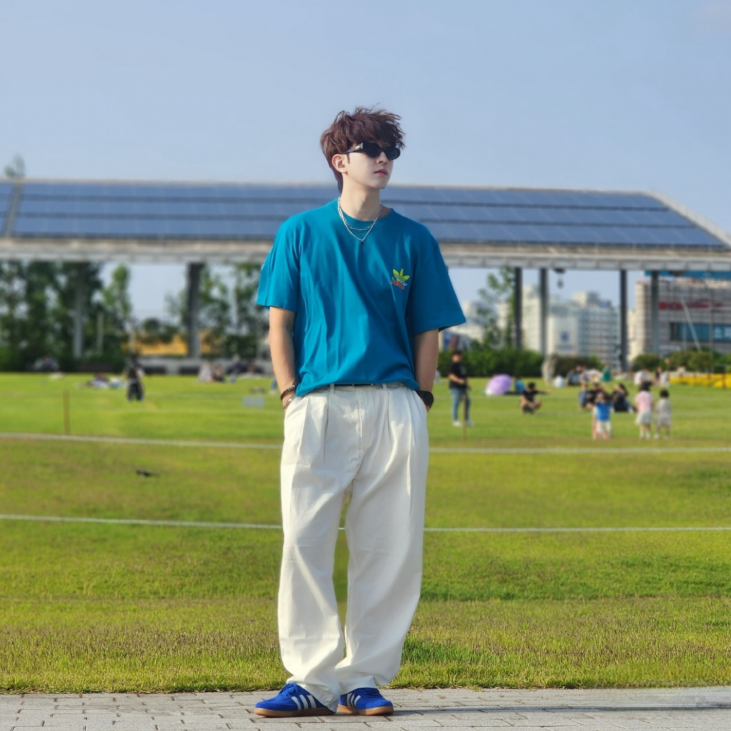 Palace x Adidas Nature T-Shirt Mystery Petrol - 22SS, Adidas Samba OG Royal Blue 착용 스타일 - 1
