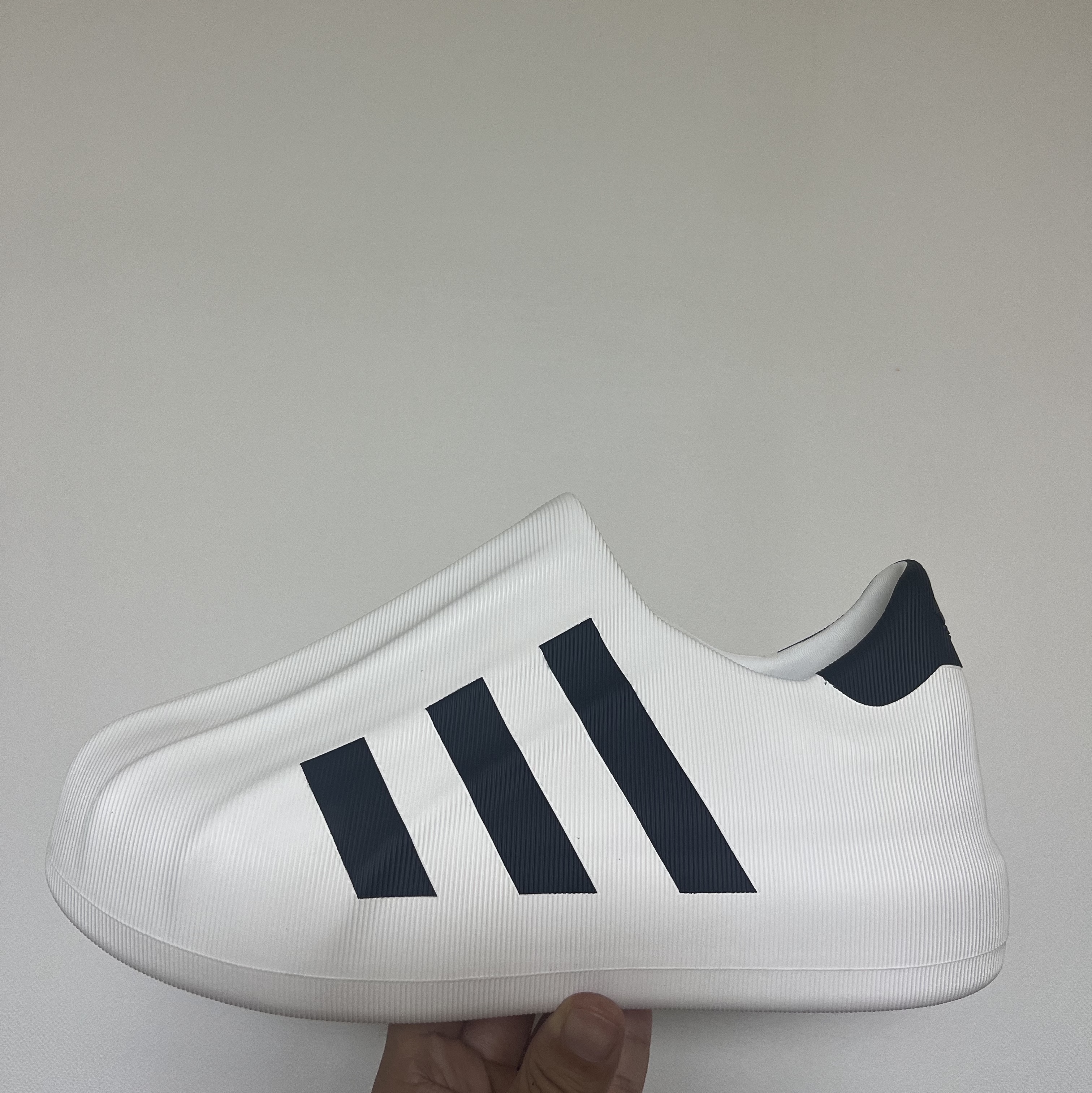 Adidas Adifom Superstar Core White 착용 스타일 - 1