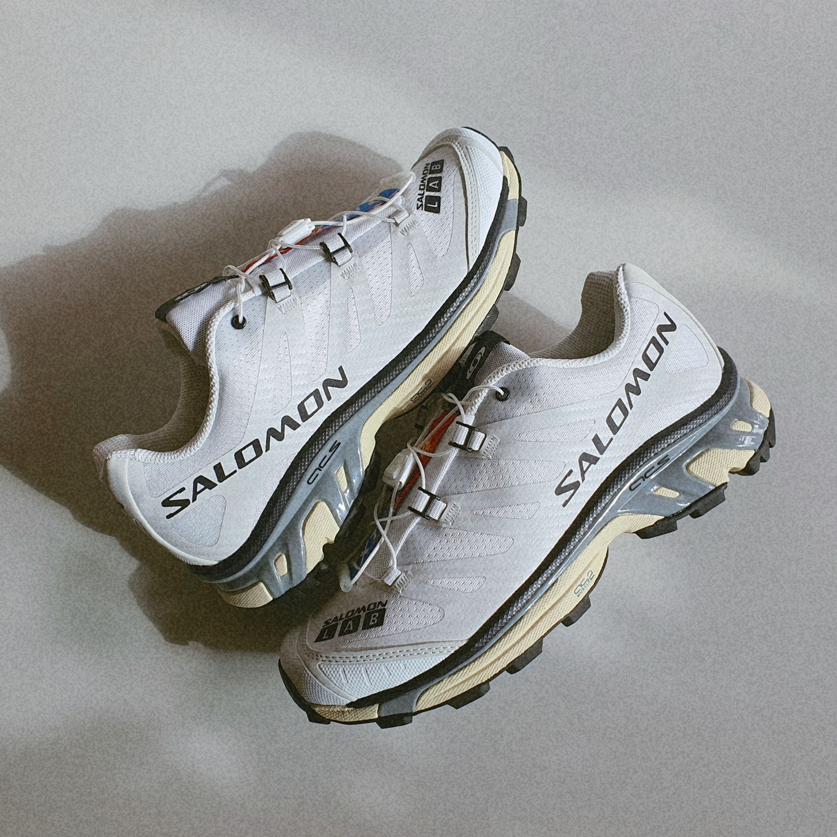 Salomon XT-4 White Lunar Rock 착용 스타일