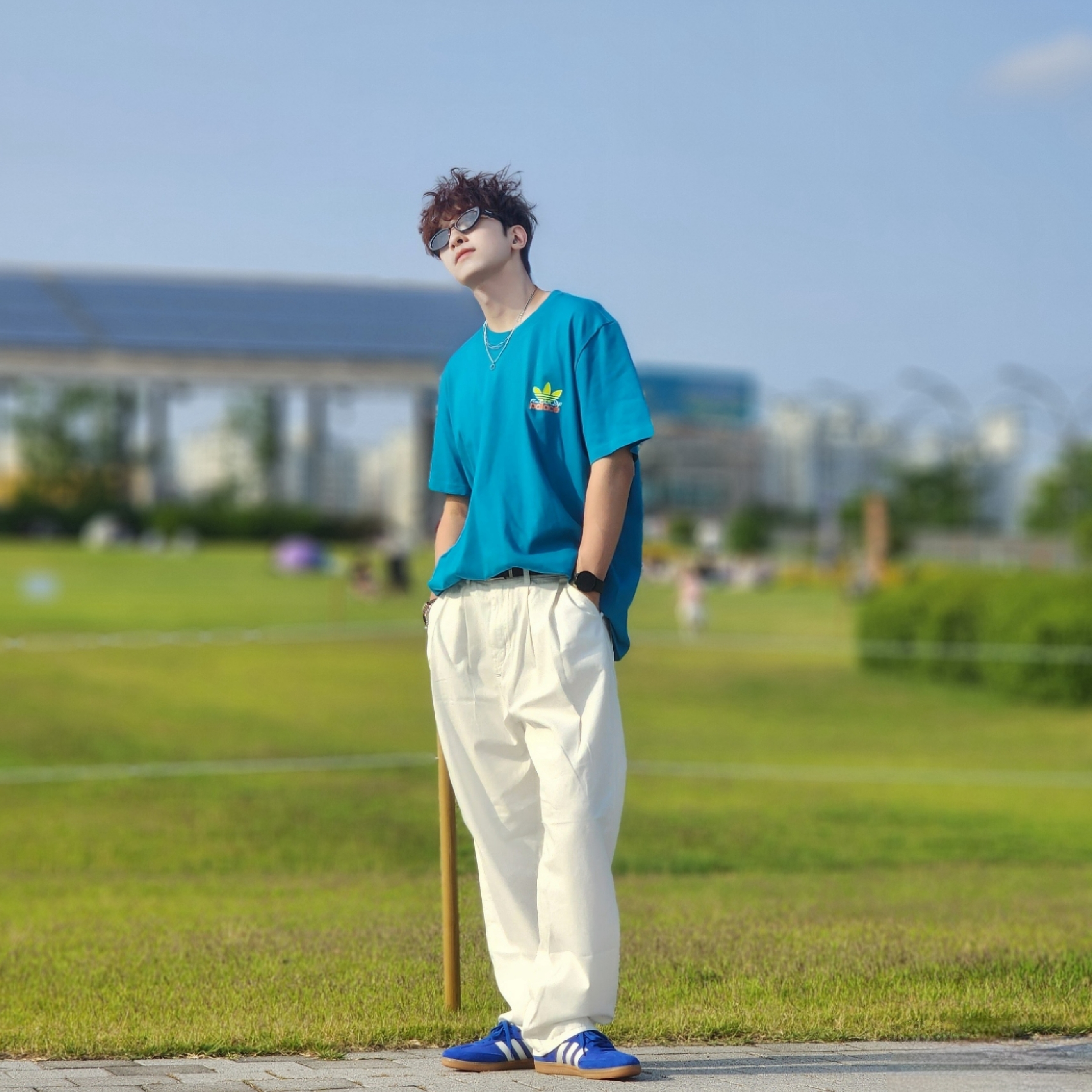 Palace x Adidas Nature T-Shirt Mystery Petrol - 22SS, Adidas Samba OG Royal Blue 착용 스타일 - 4