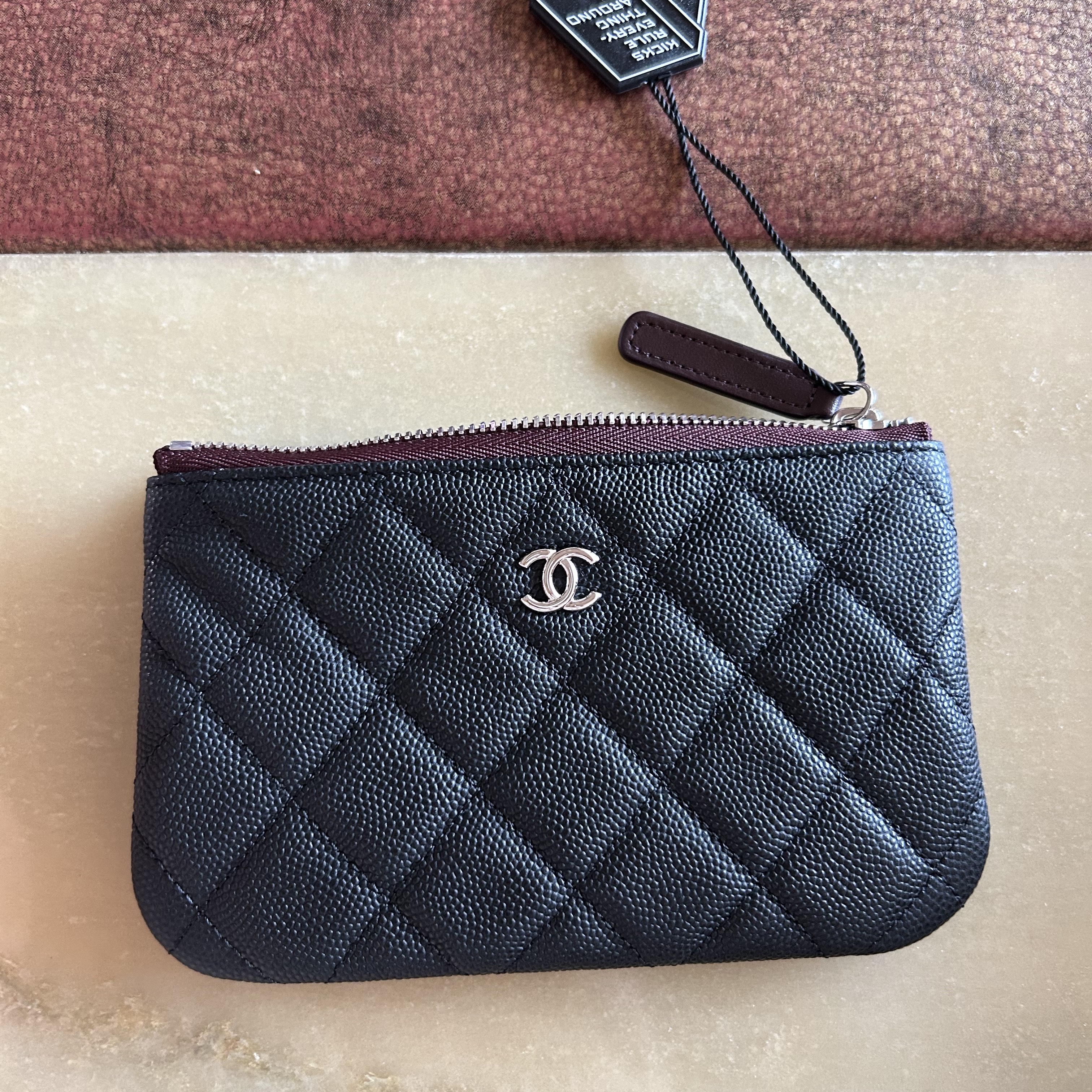 Chanel Classic Mini Pouch Grained Calfskin & Silver Black 착용 스타일