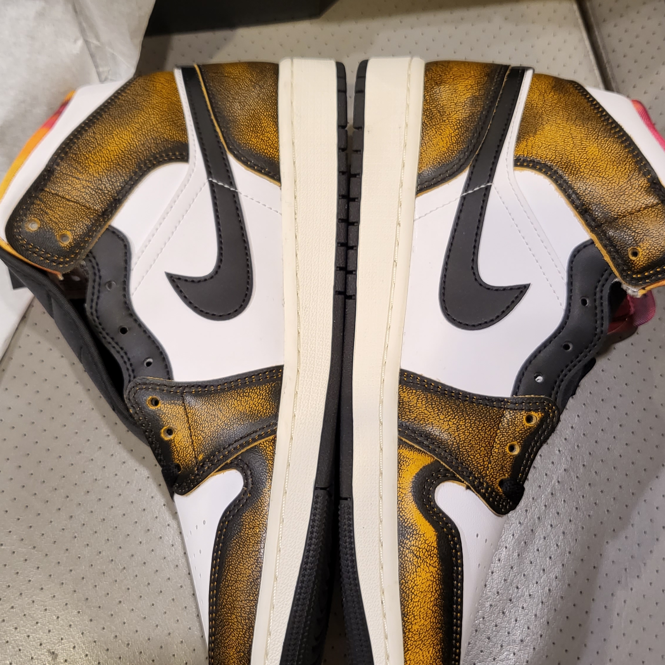 Jordan 1 Mid SE Taxi 착용 스타일